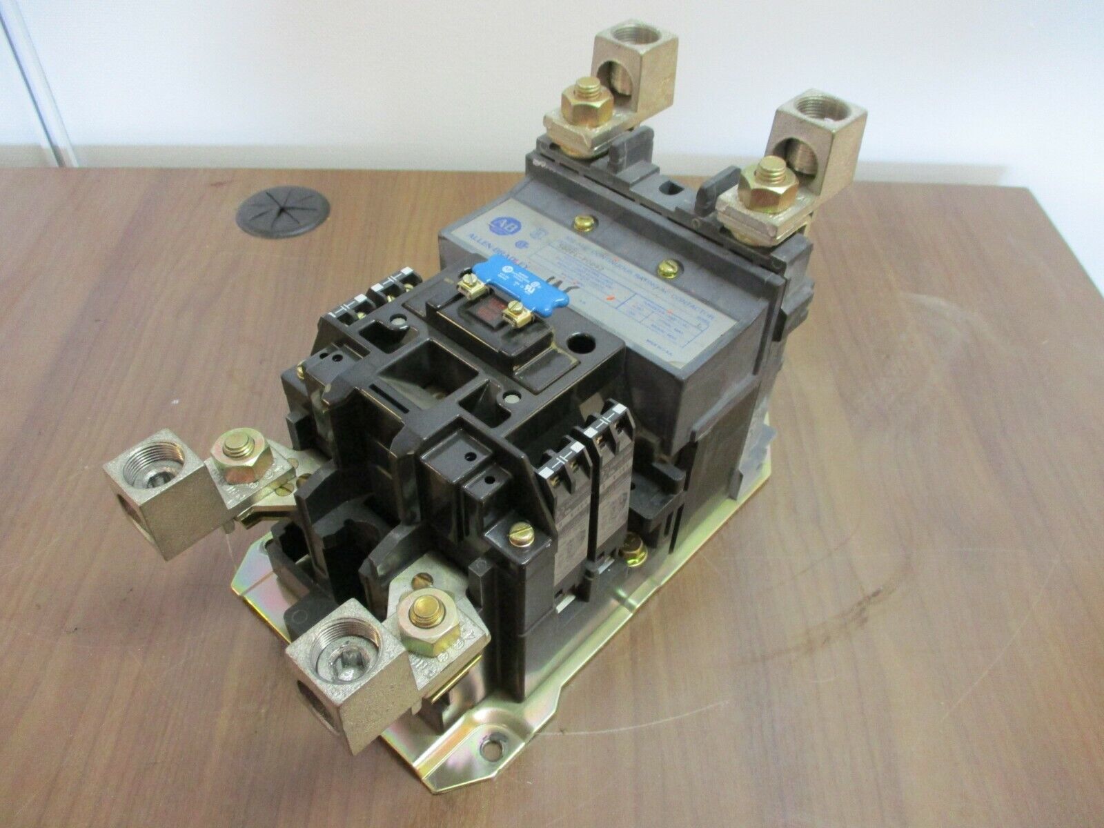 Allen-Bradley, size 5 lighting contactor, part#:500FL-FOD92, 115-120v coil, 300A