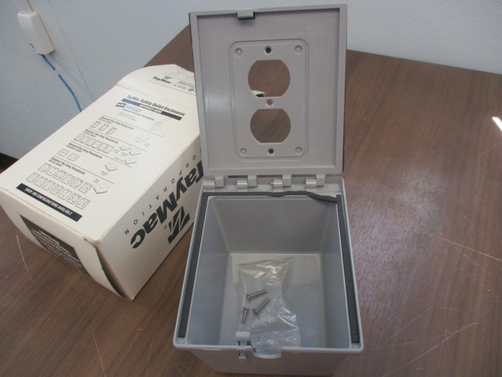 TayMac Type 3R Two-Gang Vertical Mount Safety Outlet Box 90510 New Surplus