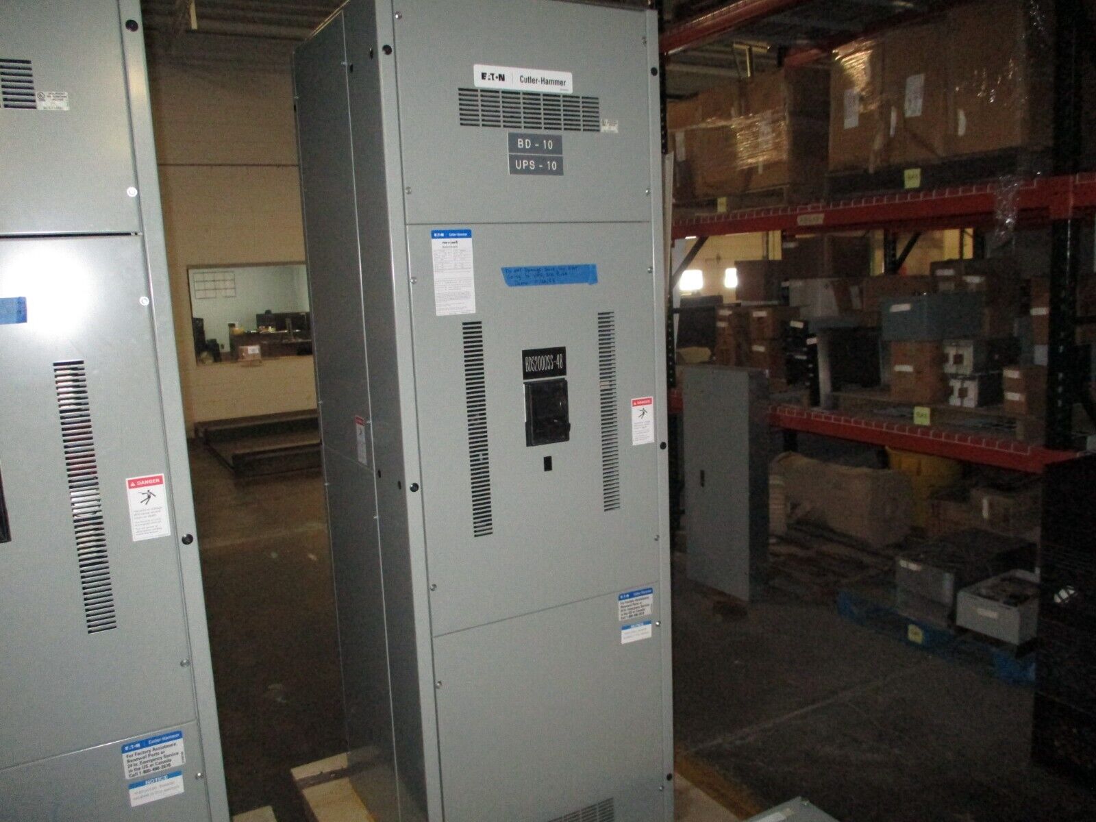 Cutler-Hammer Enclosed DC Circuit Breaker 1369D04G02 2000A 600VDC Used