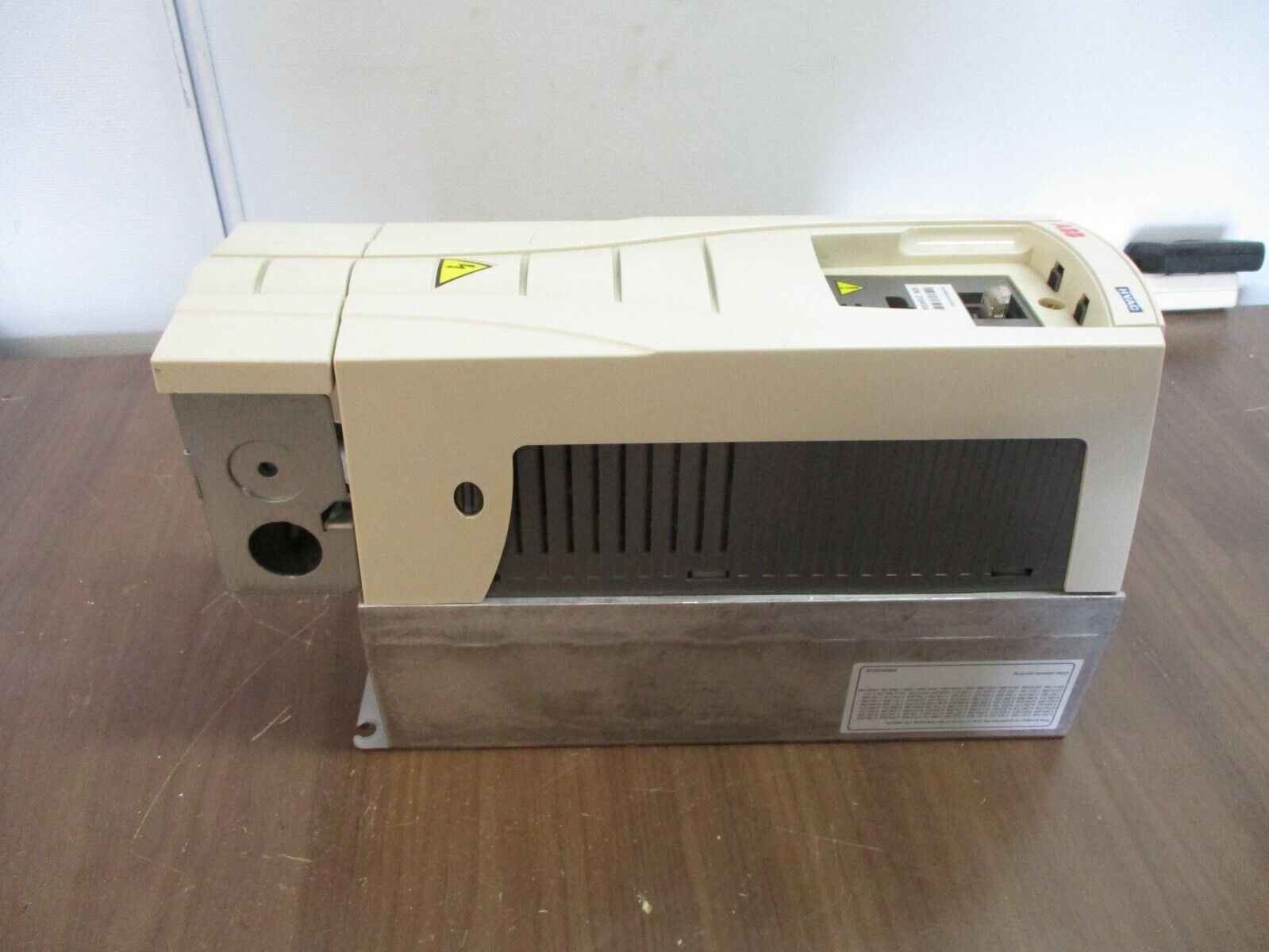 ABB ACH550 AC Drive ACH550-UH-012A-2 3HP/1.5HP *Missing Keypad* Used