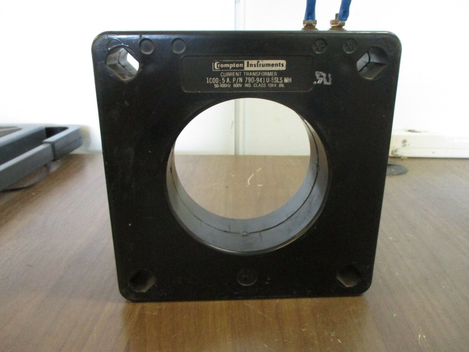 Crompton Current Transformer 790-941 U-SSLS MH Ratio 1000:5A 600V 50-400Hz Used