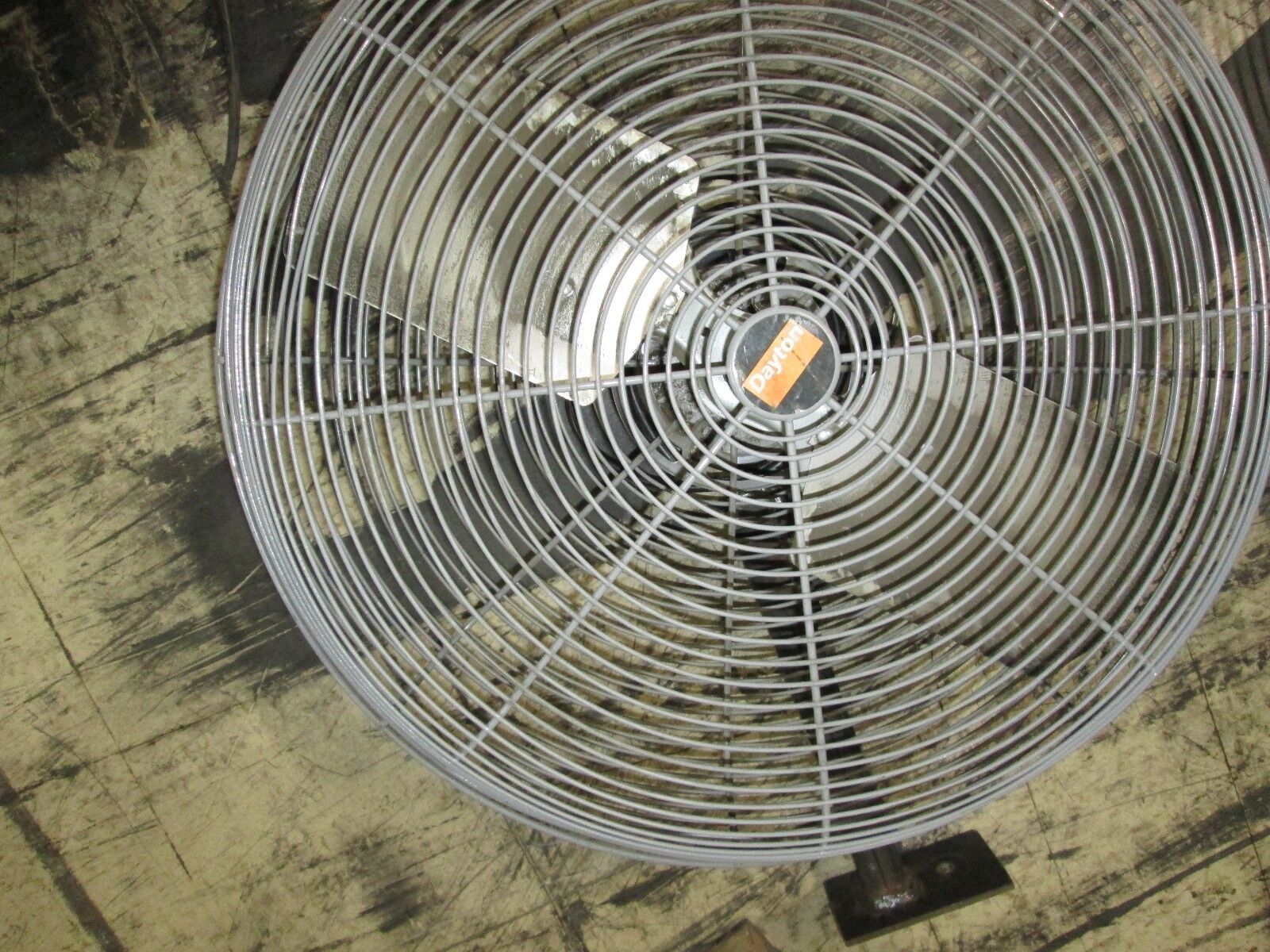 Dayton Exhaust Fan 3C218G 24" fan w/ mount Motor: 9BNN3B 1/4HP 115V 2.4A Used