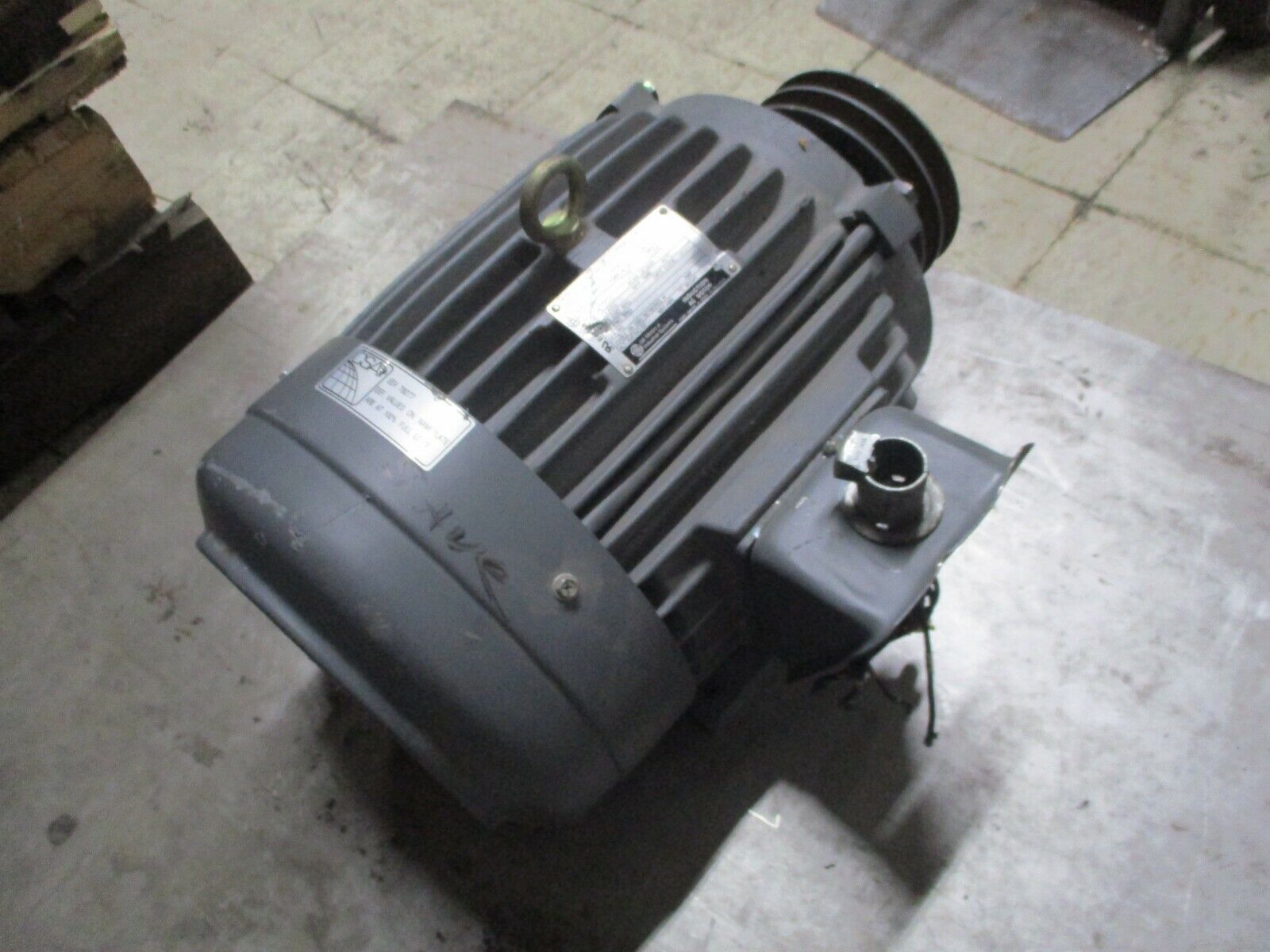 GE AC Motor 5KE213BC205A 7.5HP 1800RPM FR:213T ENCL:TE 230/460V 18.2/9.1A Used