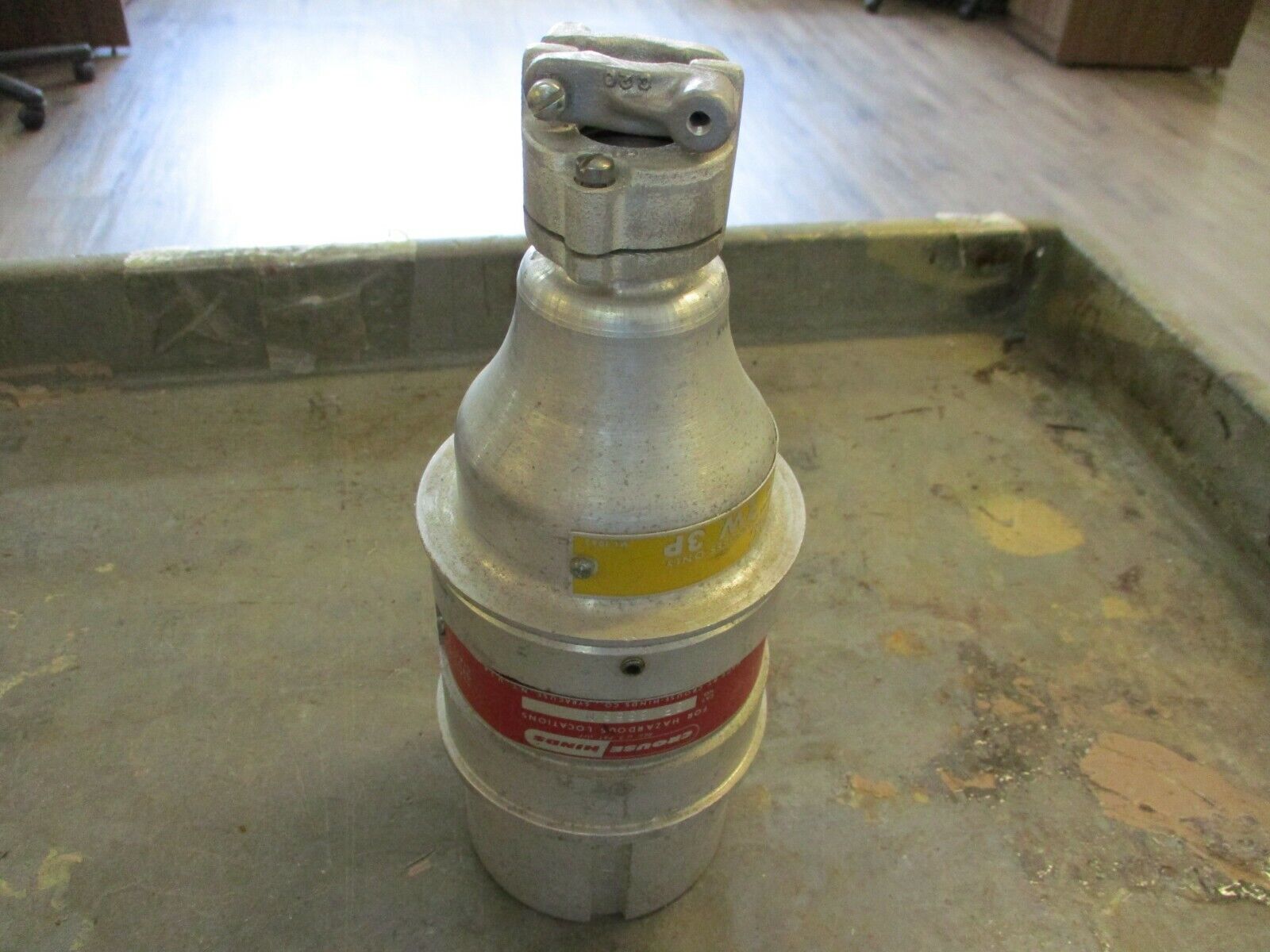 Crouse-Hinds, Plug, part#:SP 3363 N, 30A, 480V, 60Hz, 1ph, 2W, 3P, used