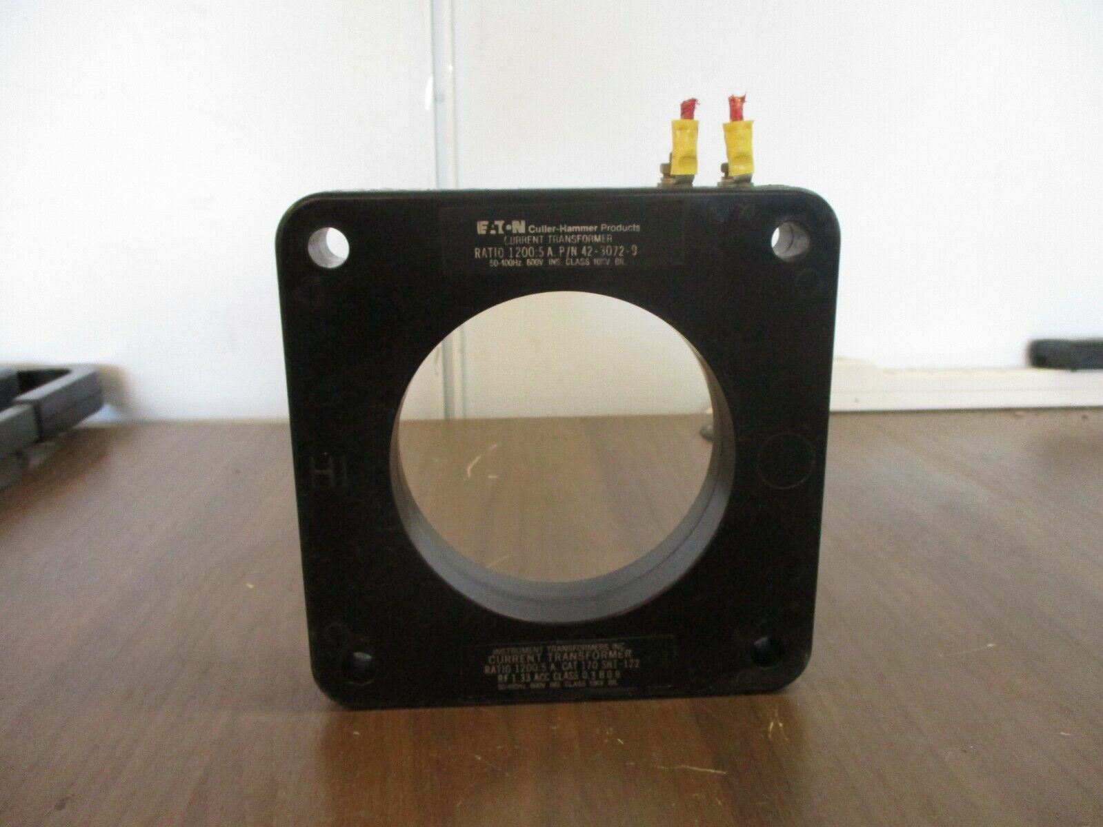 Eaton Cutler-Hammer Current Transformer 42-3072-9 Ratio 1200:5A 600V 50-400Hz