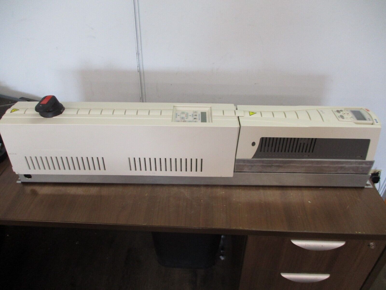 ABB ACH550 AC Drive w/ Bypass ACH550-VDR-023A-4+F267 15HP 3Ph w/ Keypad Used