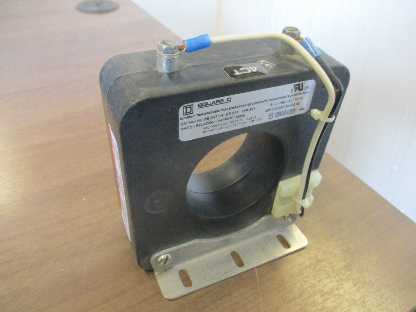 Square D Current Transformer 74R-501 Ratio 500:5A 600V 25-400Hz Used