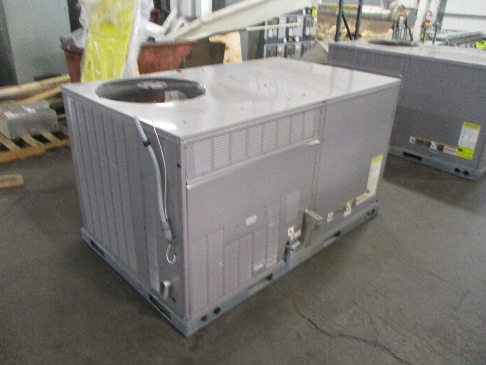 Bryant 581J Rooftop Unit 581JP06A115A2A0AAA 5 Ton 208/230V MFD 2015 Used