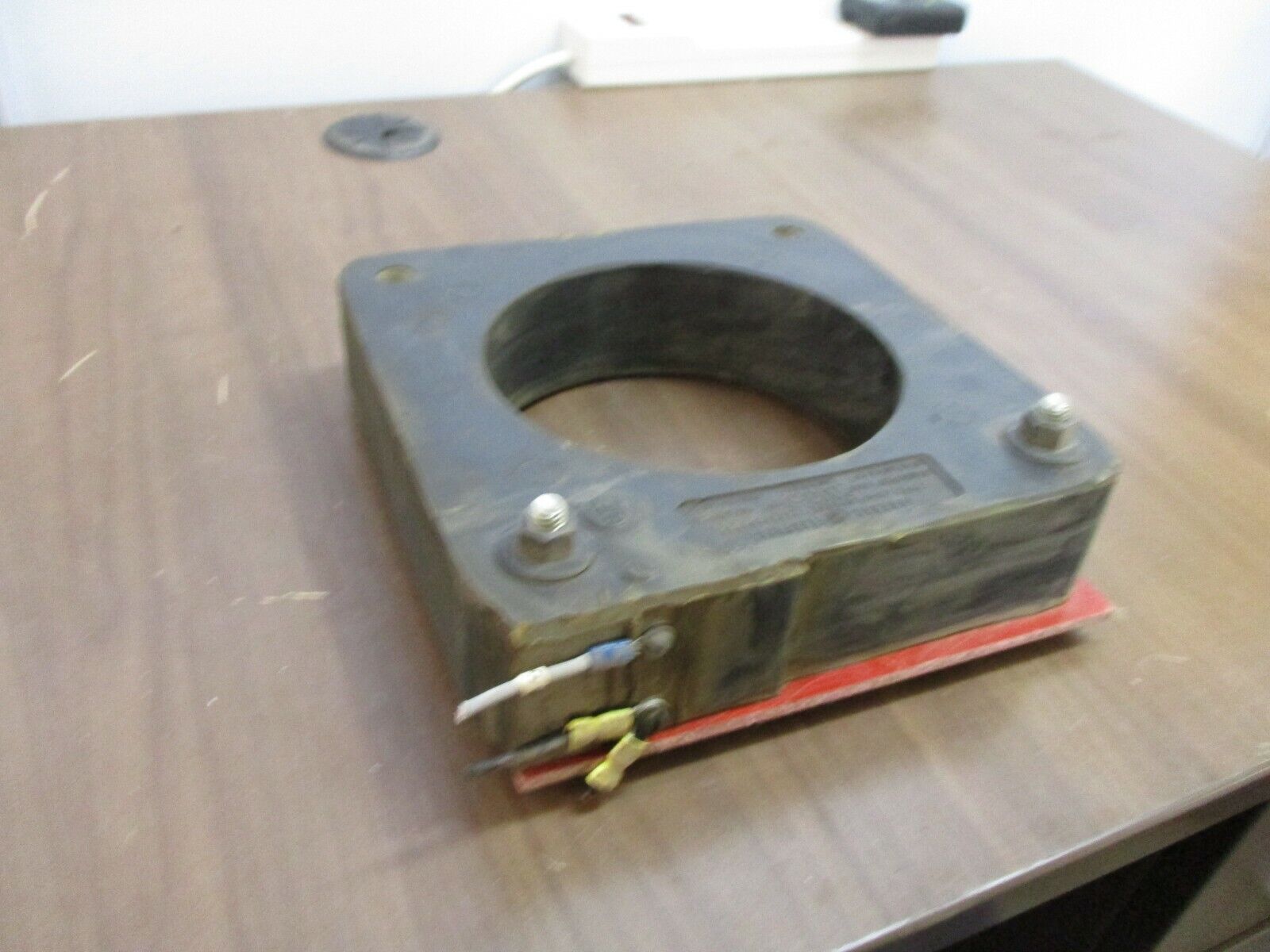 GE Type JAH-0 Current Transformer 887X67 Ratio 2000:5A 600V 25-400Hz Used