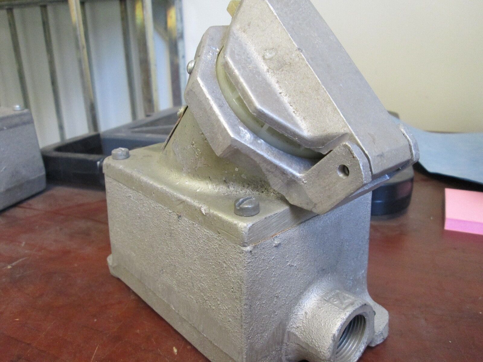 Crouse-Hinds Receptacle w/Base CPS532 NX 7A@460V 30A@230V Used