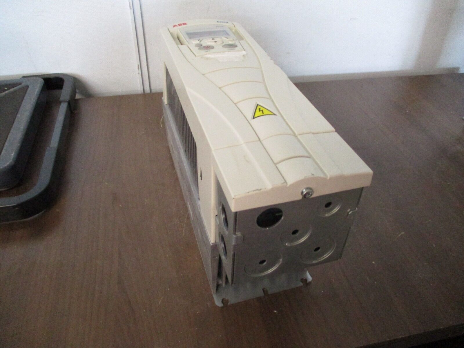 ABB ACH550 AC Drive ACH550-UH-003A3-4 1.5 HP 3Ph w/ Keypad Used