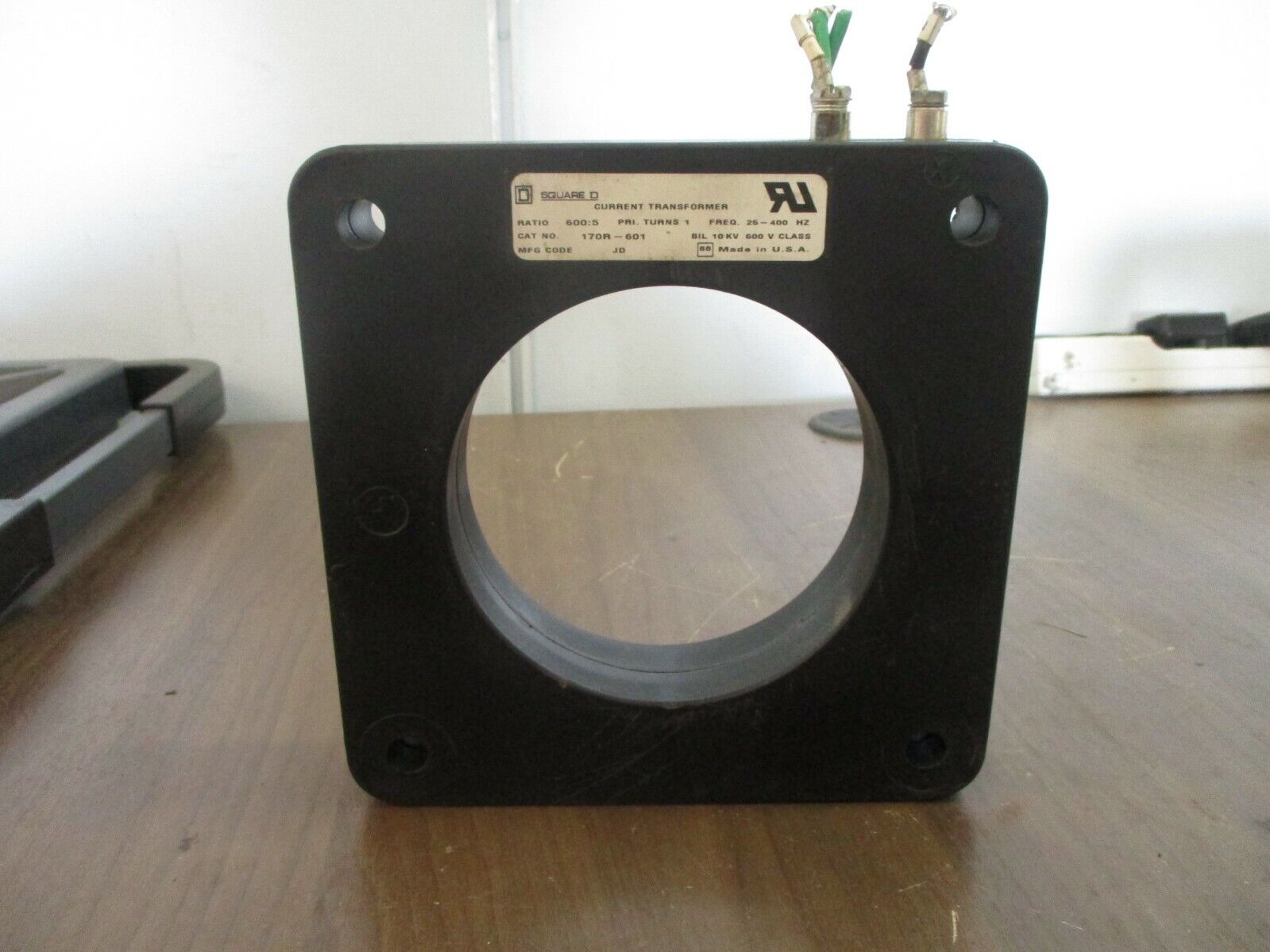 Square D Current Transformer 170R-601 Ratio 600:5A 600V 25-400Hz 10kV BIL Used