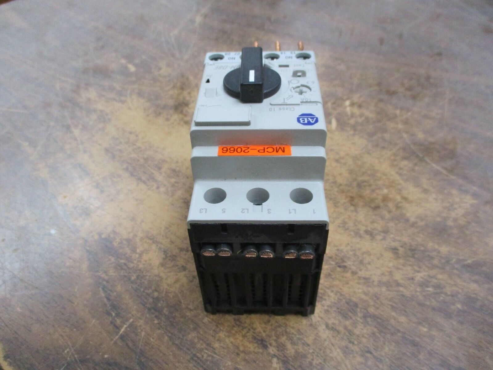 Allen-Bradley Motor Protector 140M-D8E-C10 Ser. B Trip: 6.3-10A w/ Aux Contact