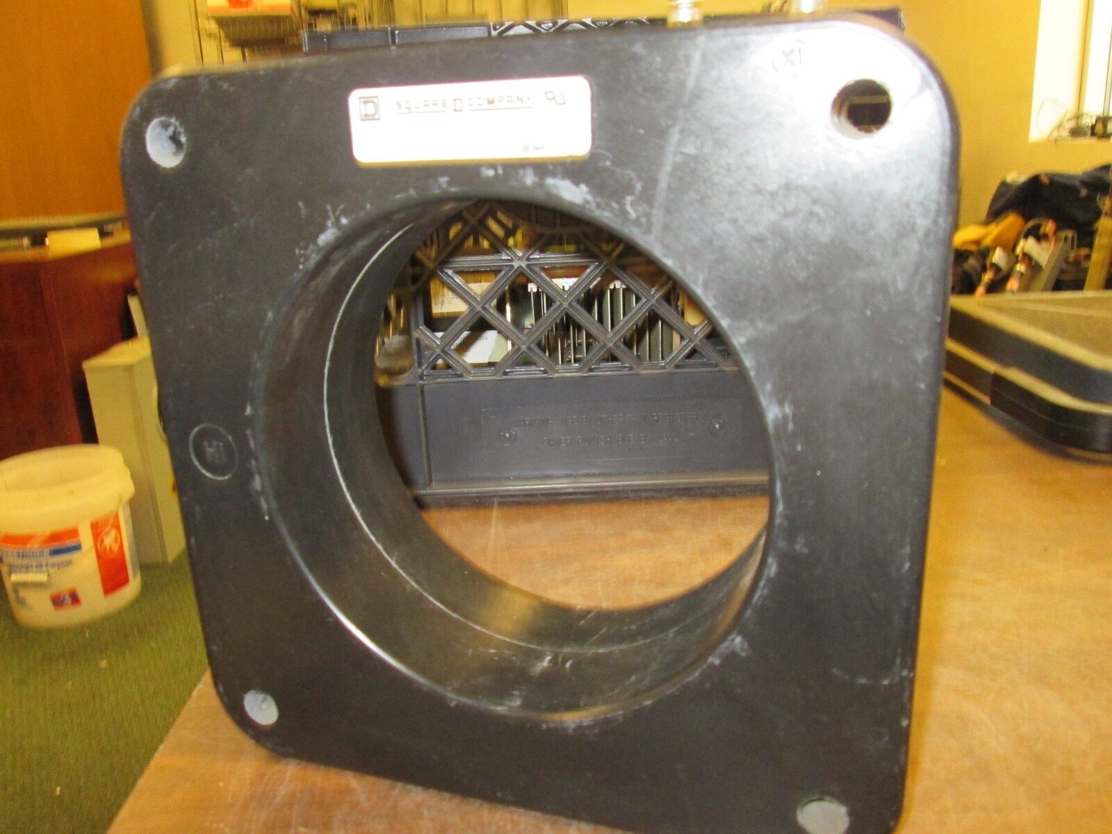 Square D Current Transformer 210R-162 Ratio 1600:5 10KV BIL 600V 25-400Hz Used