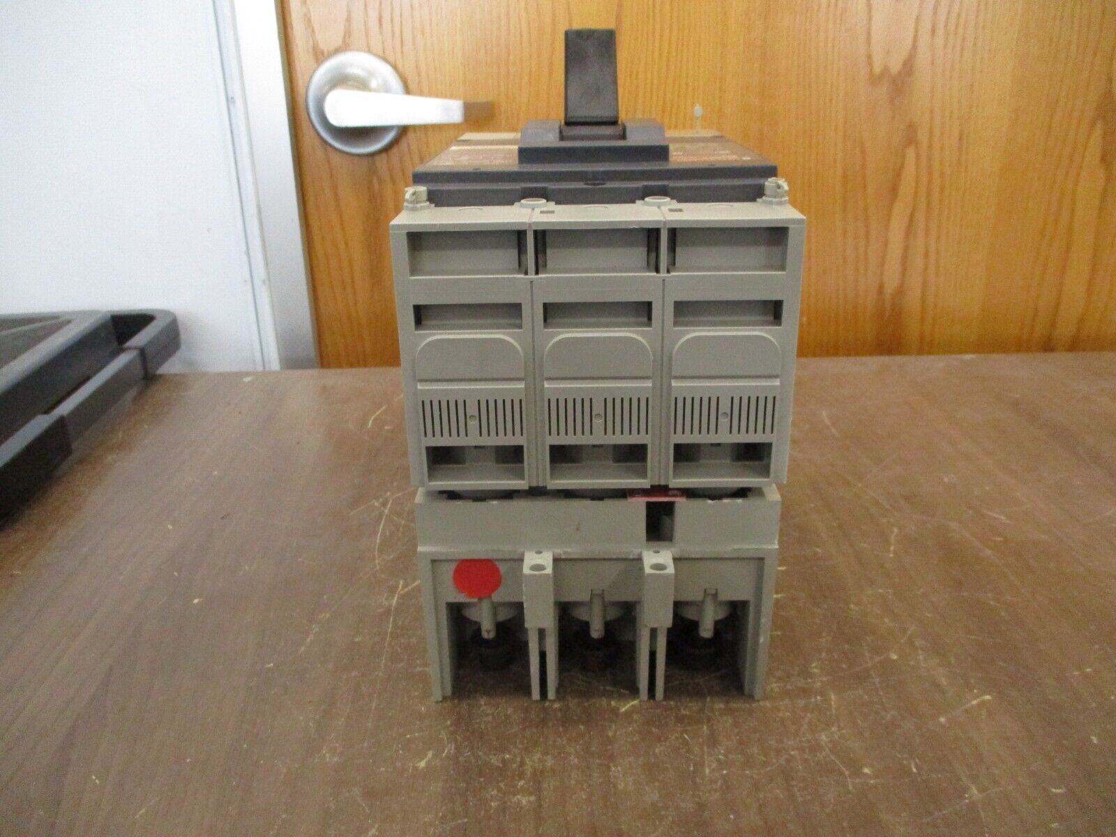 Merlin Gerin Circuit Breaker w/ Adapter Base NSJ400A 400A 600V 50/60Hz Used