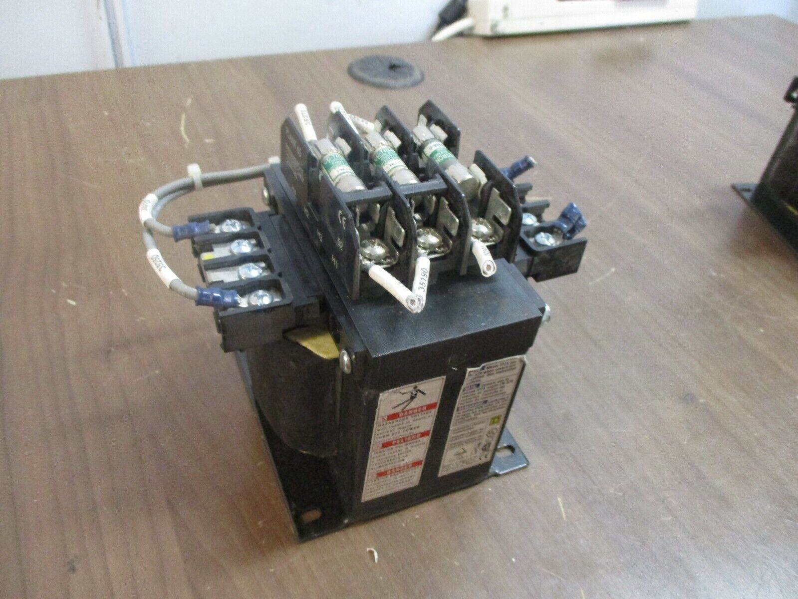 Square D Transformer 9070TF500D1 0.5kVA Pri: 240/480V Sec: 120V 50/60Hz Used