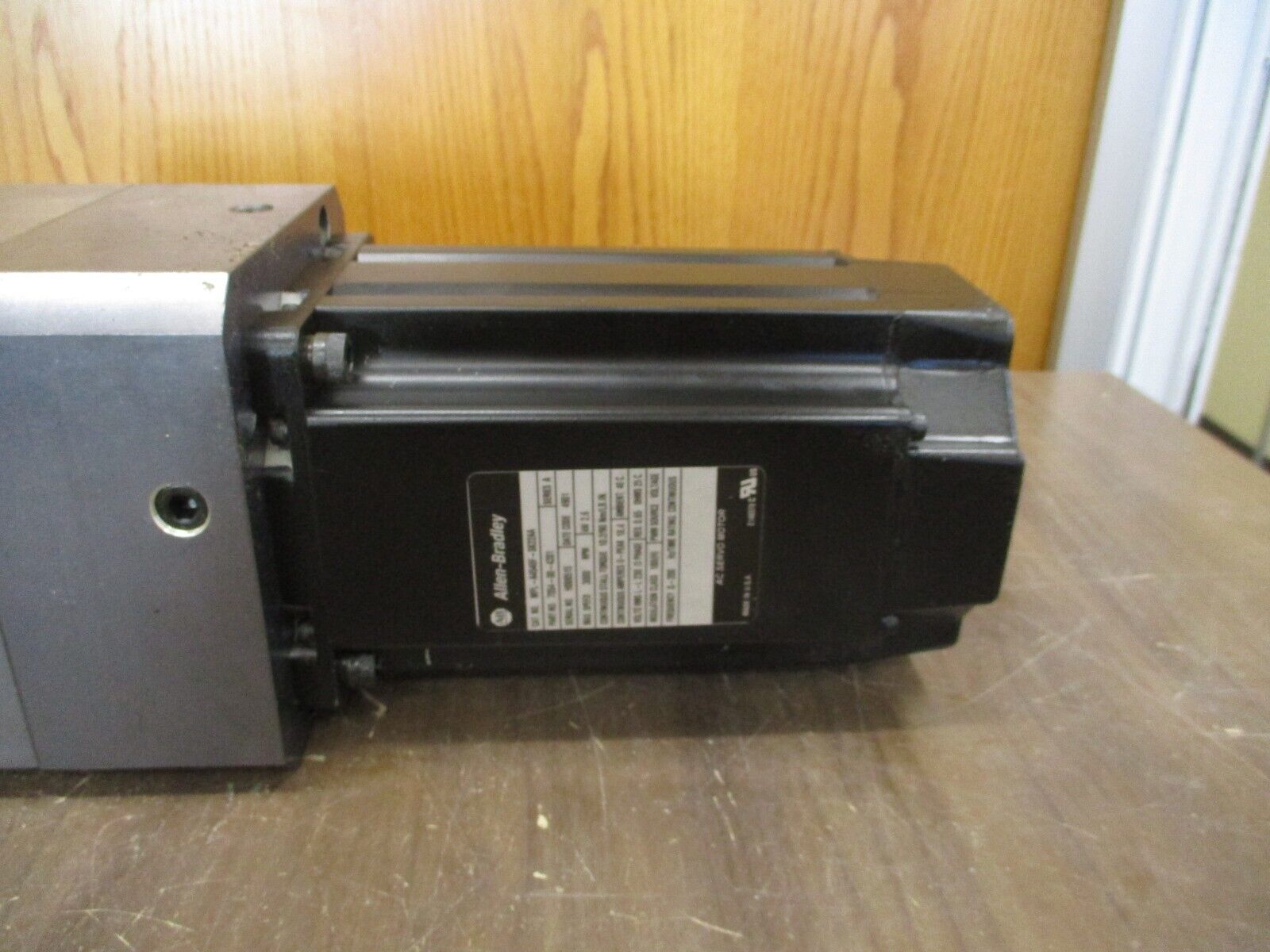 Allen-Bradley AC Servo Motor w/ Gear MPL-A4540F-SK22AA 2.6kW 3000RPM 230V 3Ph