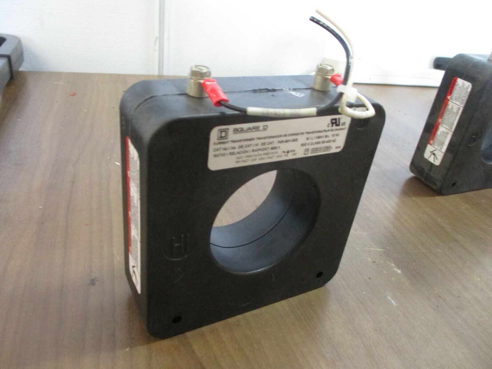 Square D Current Transformer 74R-601-002 Ratio 600:1A 600V 50-400Hz 10kV BIL