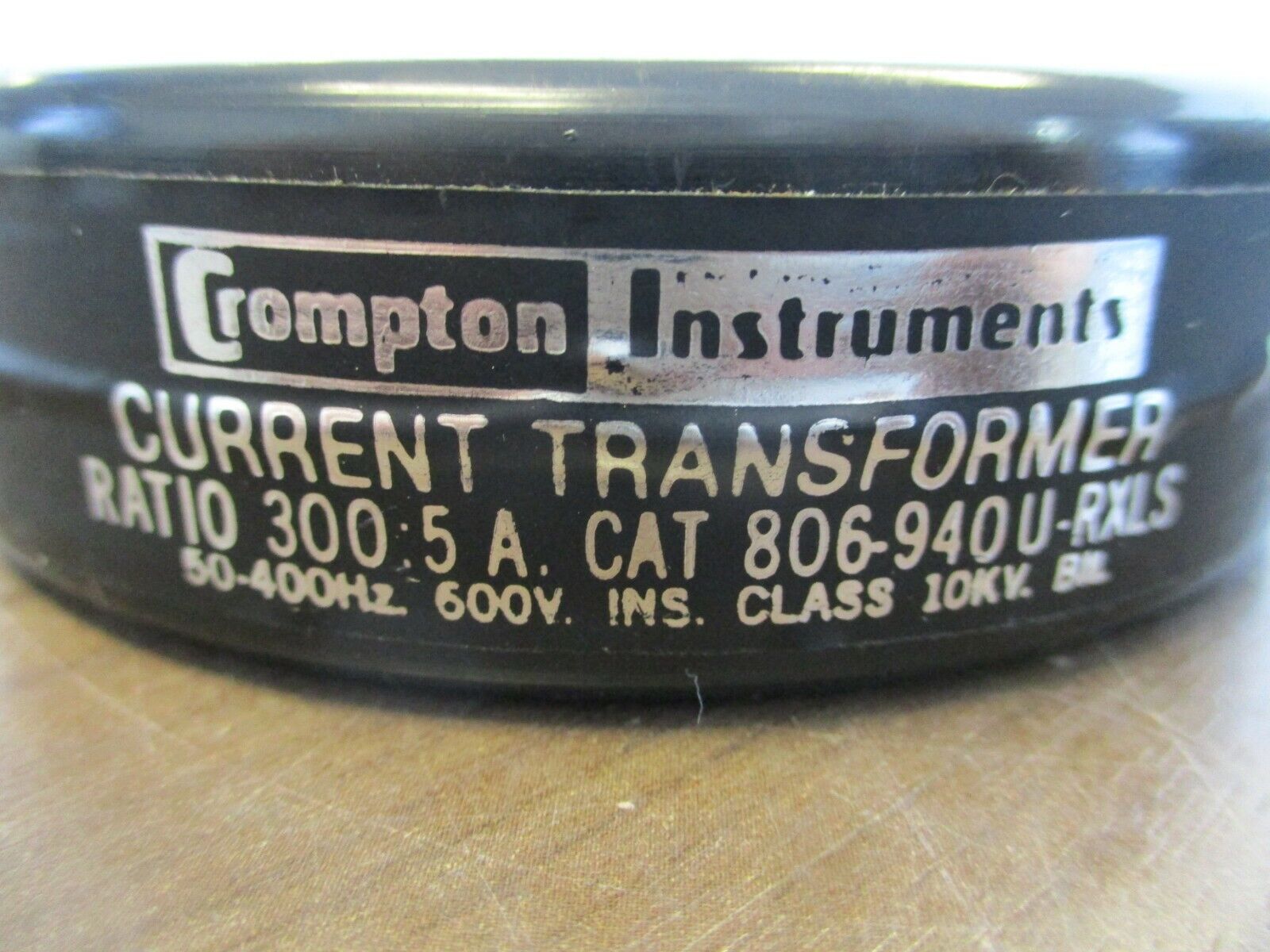 Crompton Current Transformer 806-940U-RXLS Ratio 300:5A 600V 50-400Hz Used