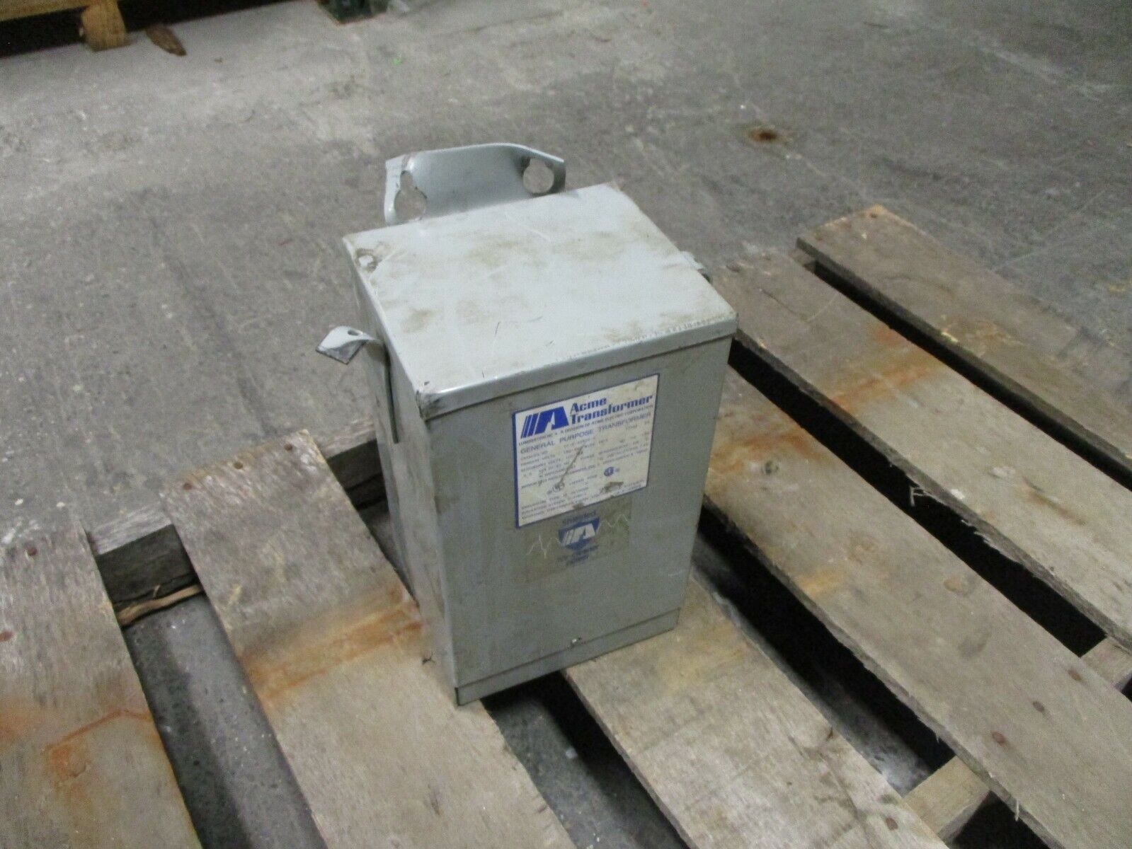 Acme Transformer 3R TransformerTF-2-52520-S 5.0 kVA Pri: 190-440V Sec: 120/240V