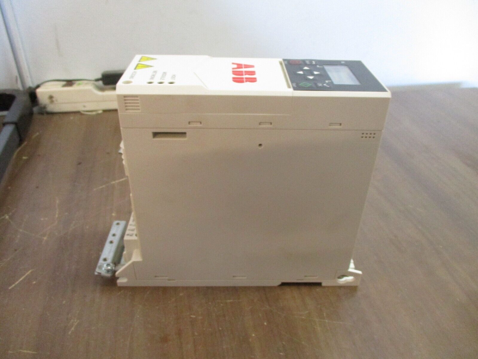 ABB ACS380 AC Drive ACS380-040C-01A8-4+K475 0.75HP 3Ph New Takeout