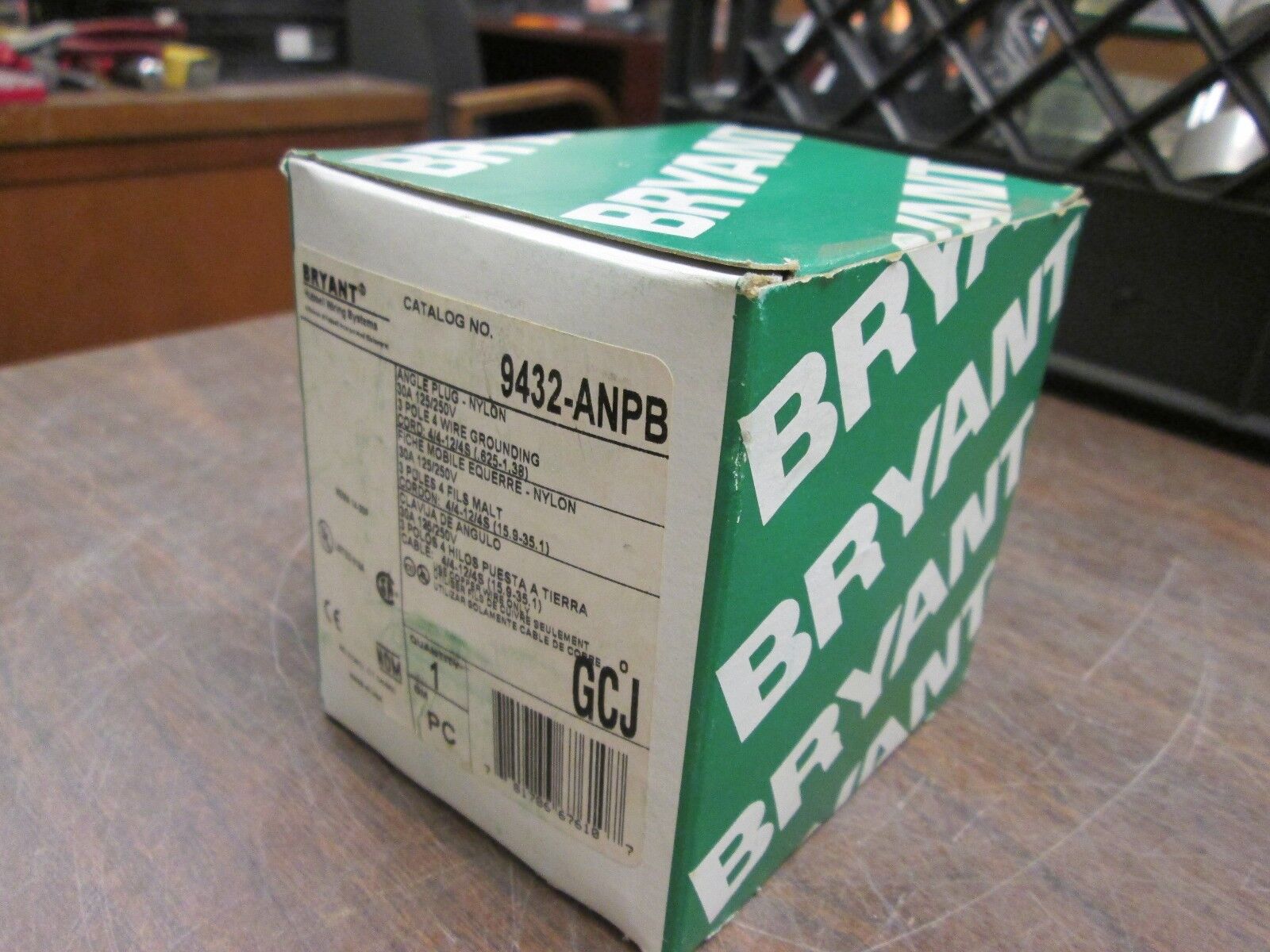 Bryant Nylon Angle Plug 9432-ANPB 30A 125/250V 3P 4W New Surplus