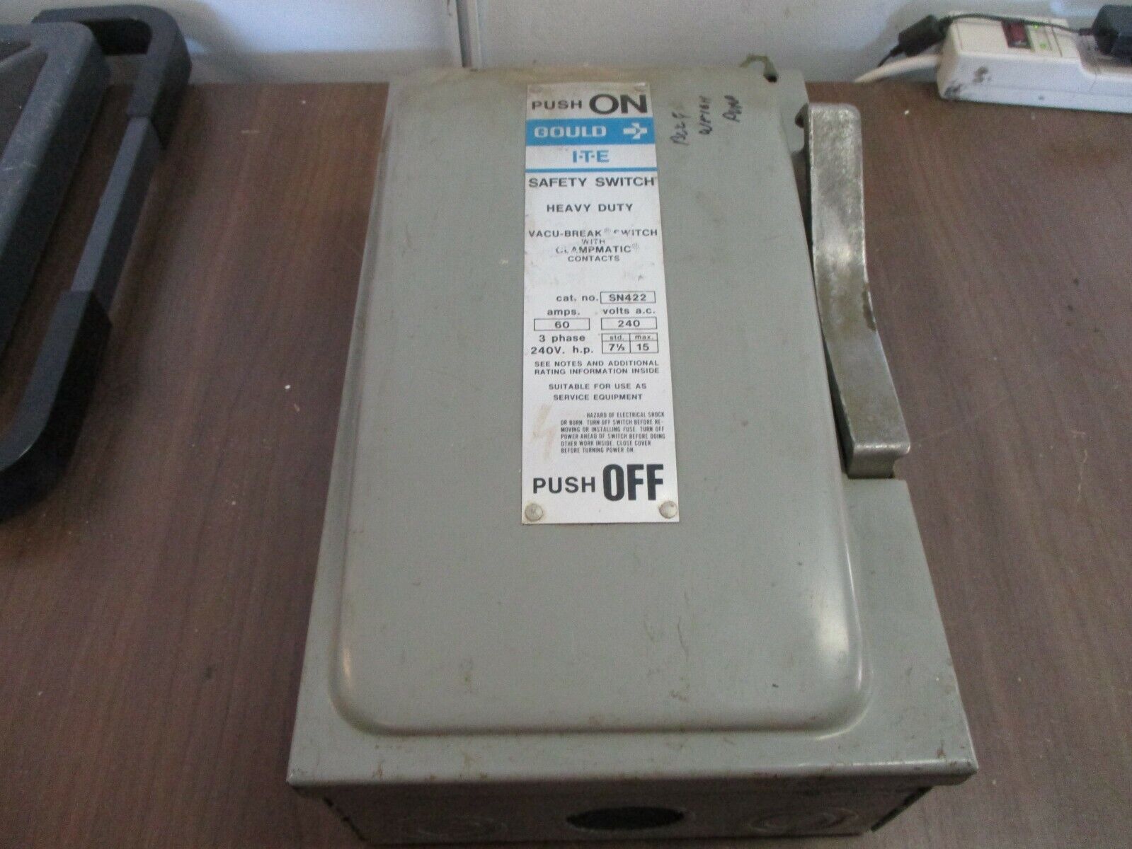 Gould / ITE Fusible Safety Switch / Disconnect SN422 60A 240V 3Ph Used