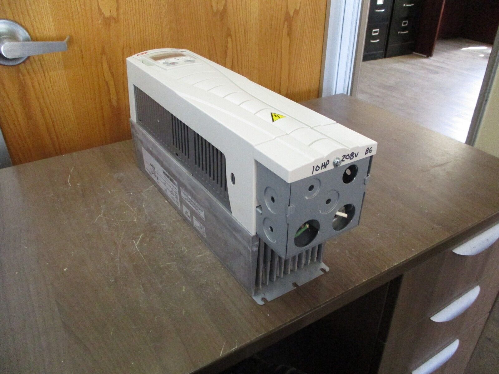 ABB ACH550 AC Drive ACH550-UH-031A-2 10HP w/ Keypad Used