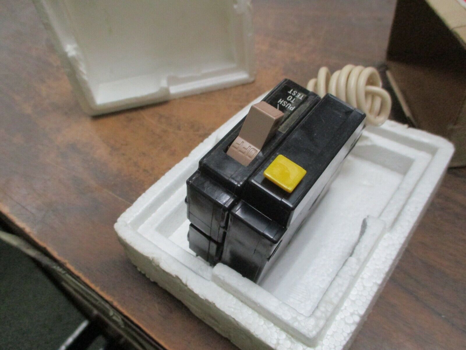 Cutler-Hammer Circuit Breaker CH115GF 15A 120V 1P New Surplus