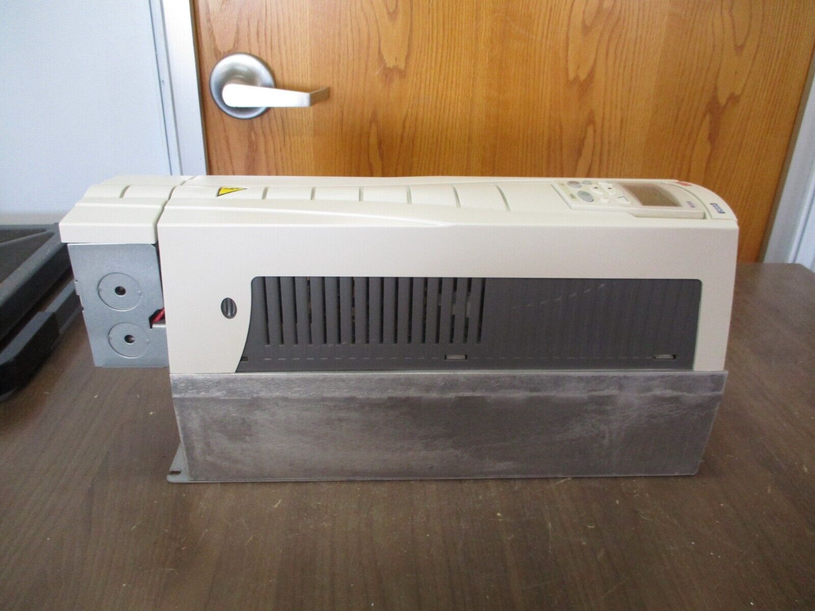 ABB ACH550 AC Drive ACH550-UH-031A-2 10HP w/ Keypad Used