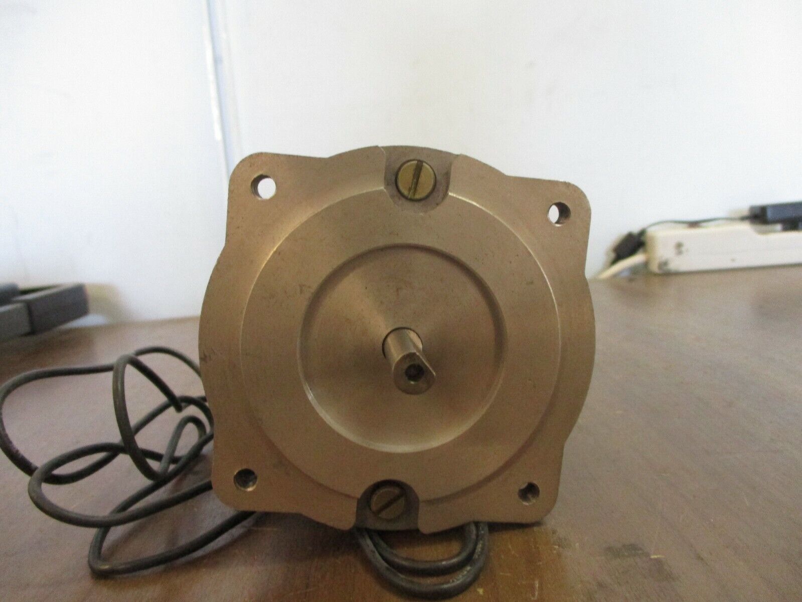 ETI Servo Motor 137-1000-00 New Surplus