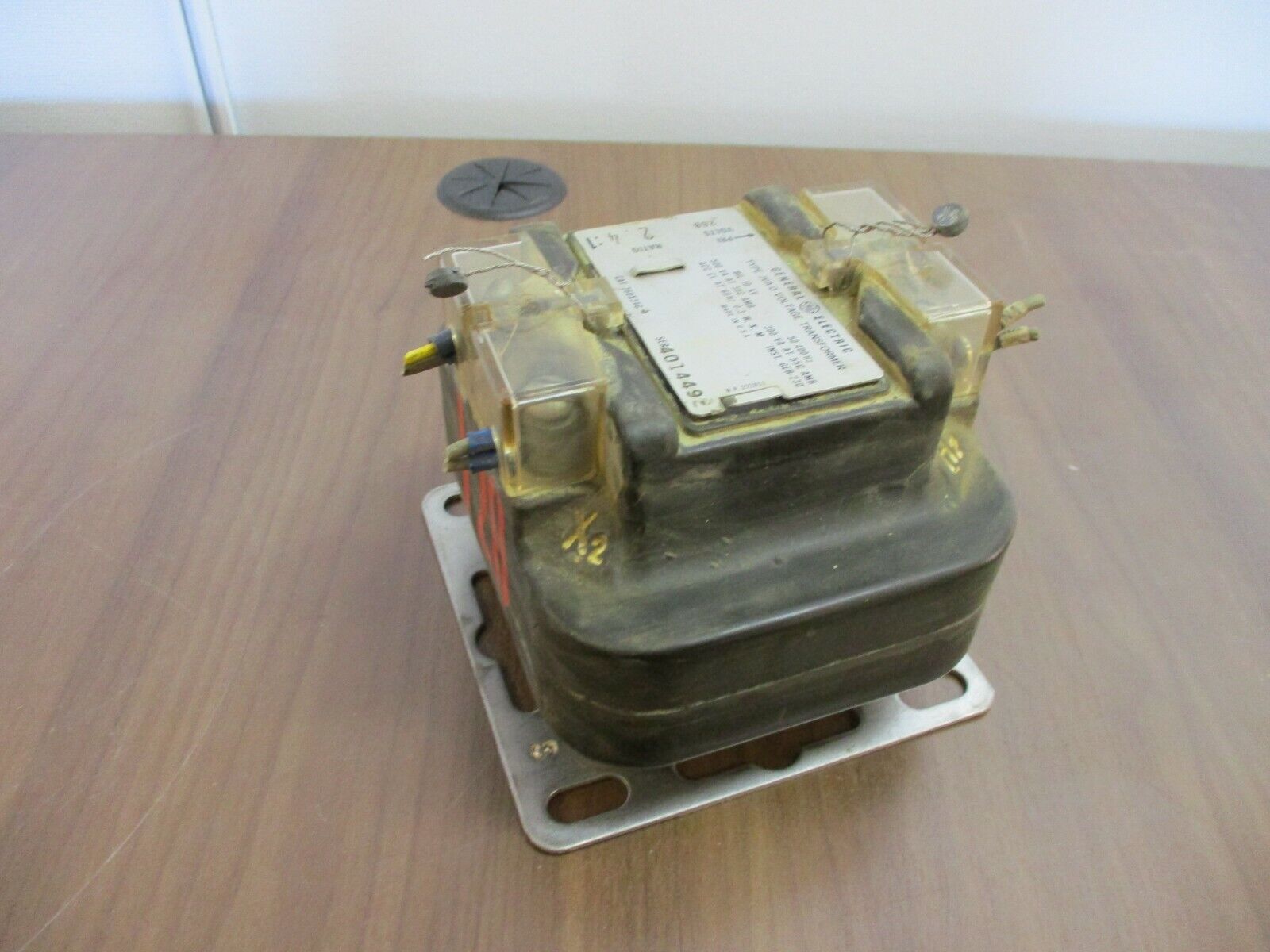 GE Type JVA- 0 voltage transformer, 760x34G4, Pri: 288V, ratio: 2.4:1, 300/500VA