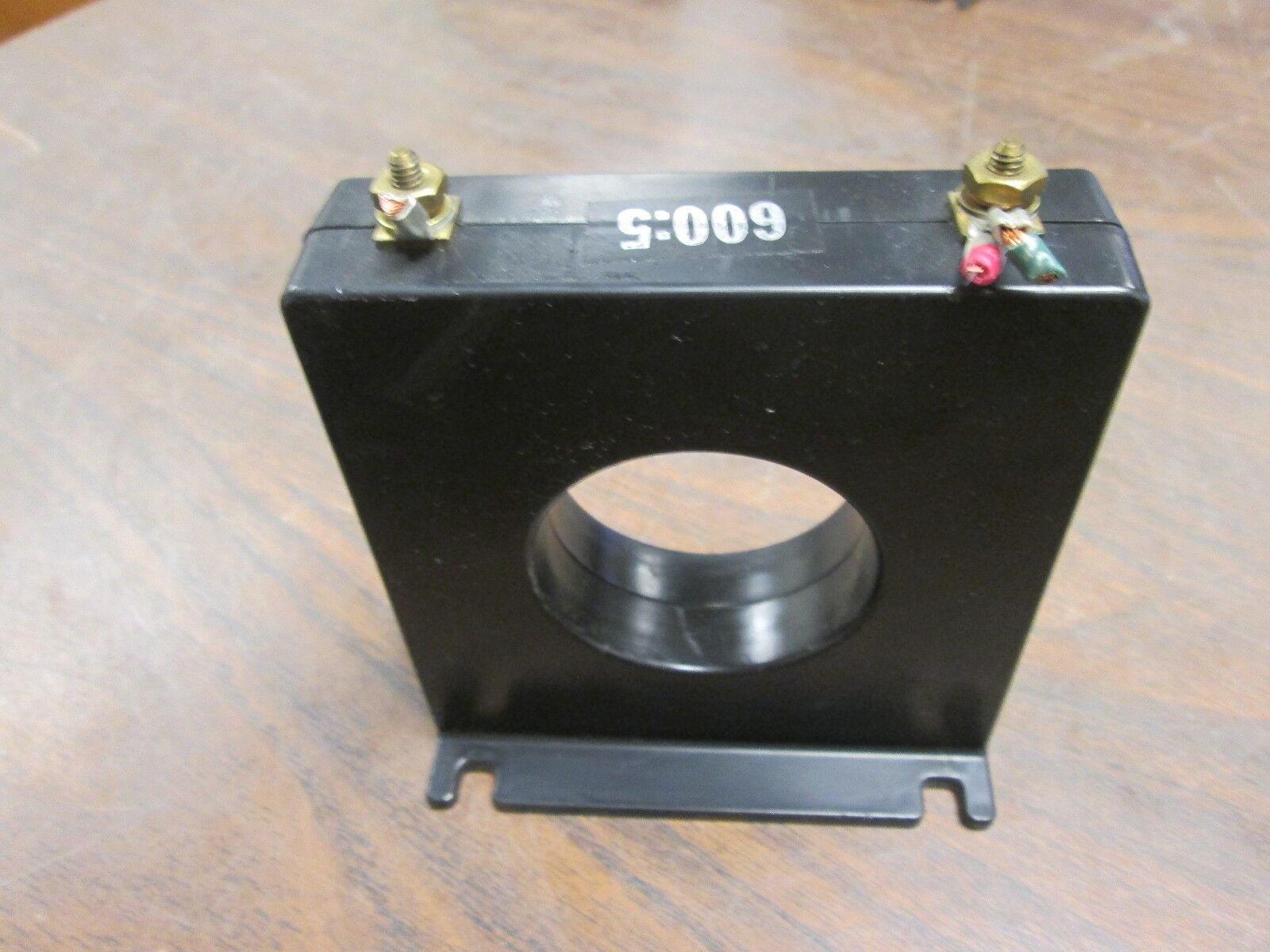 Cutler-Hammer Current Transformer 42-3073-8 Ratio 600:5A 10KV BIL 600V 50-400Hz