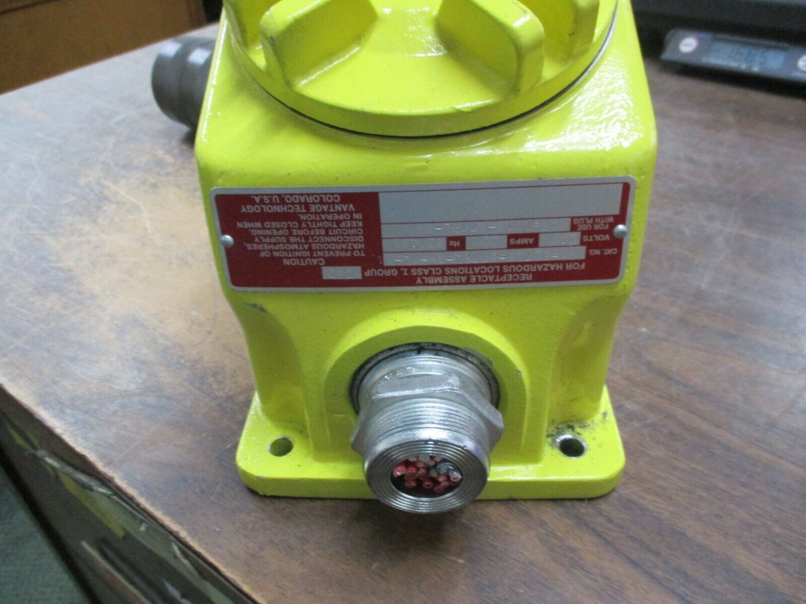 Hubbell Vantage XP Explosion Proof Plug & Receptacle Set 10A 240V 60/400Hz Used