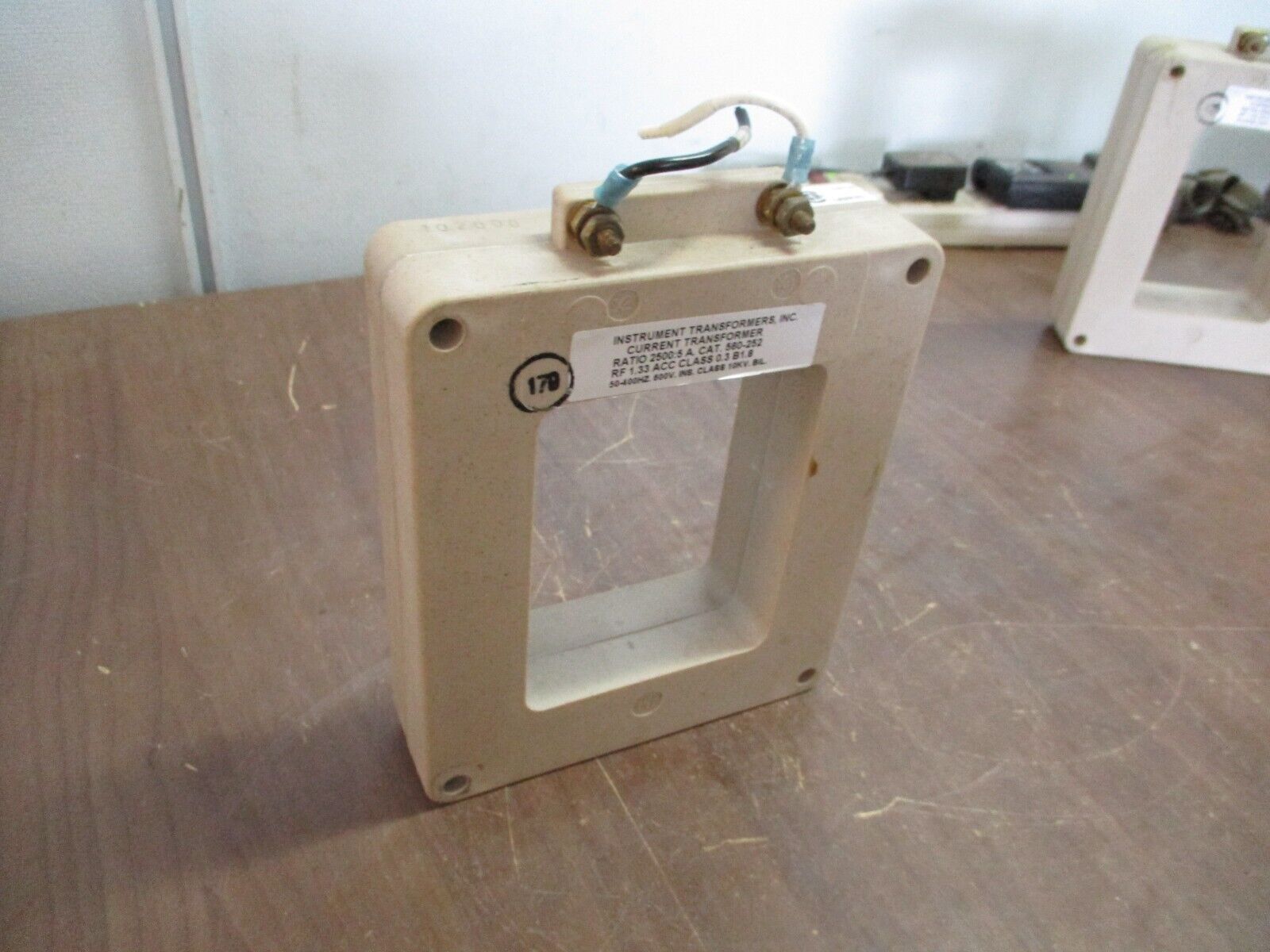 Instrument Transformers Current Transformer 560-252 Ratio 2500:5A 600V Used