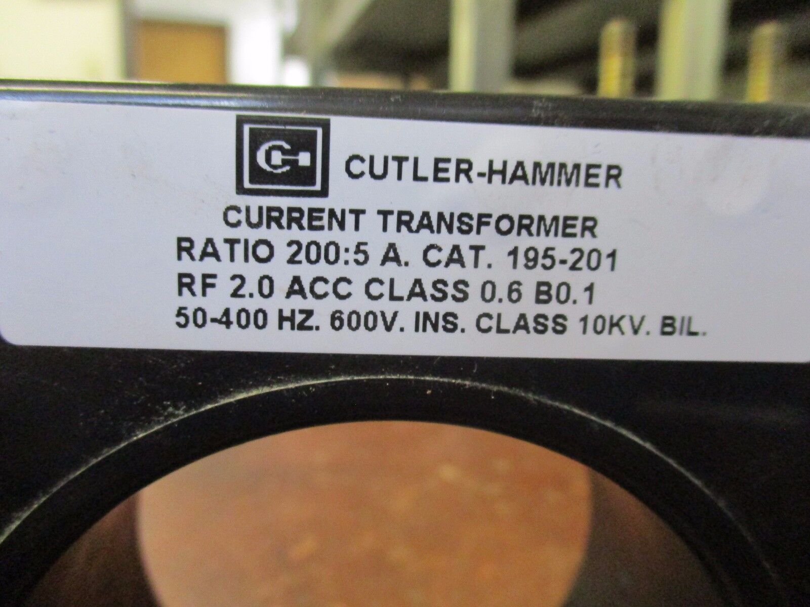 Cutler-Hammer Current Transformer 195-201 Ratio 200:5A 600V 50-400Hz 10Kv BIL