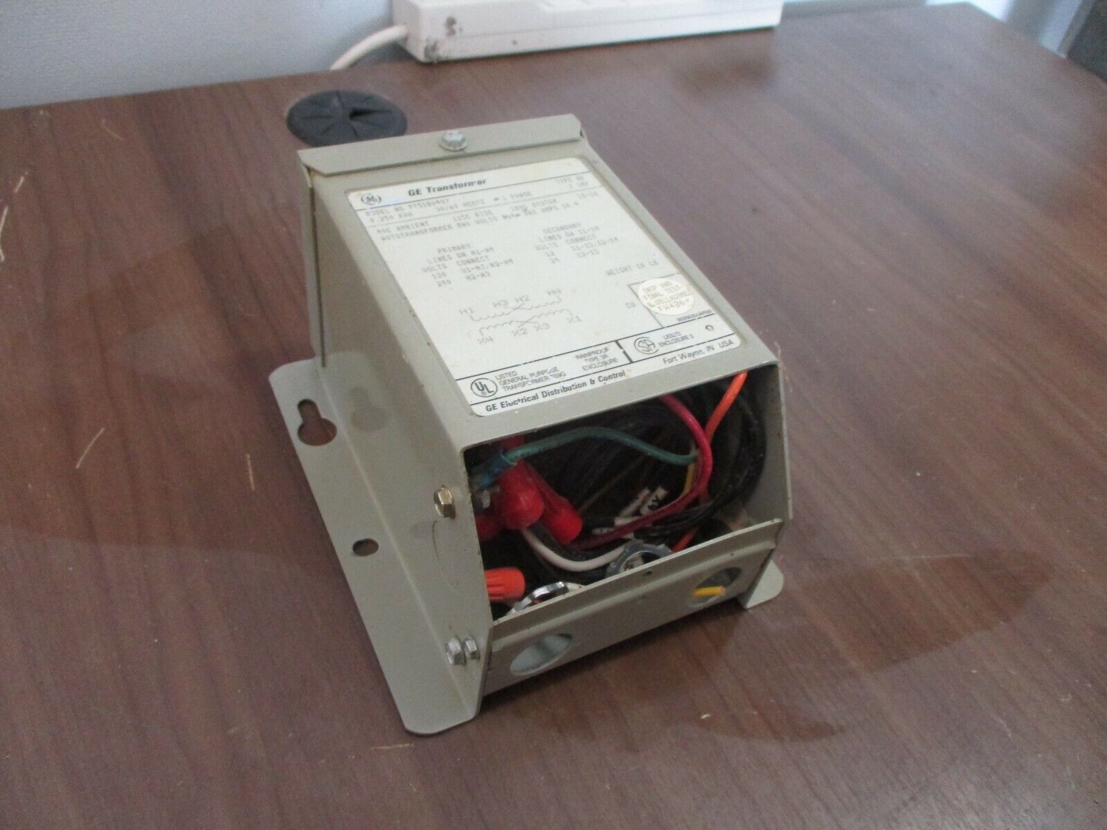 GE Transformer 9T51B0407 0.250kVA Pri: 120/240V Sec: 12/24V 1Ph 50/60 Hz Used