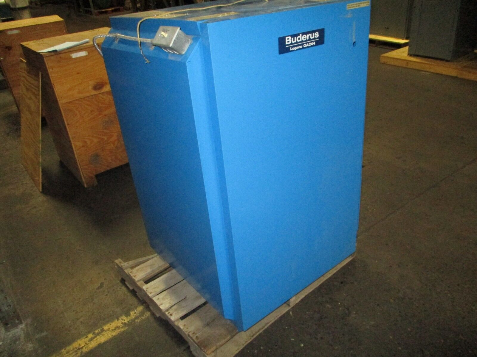 Buderus Logano Natural Gas Boiler GA244-62/7 Input: 259,000 BTU 120V 60Hz Used