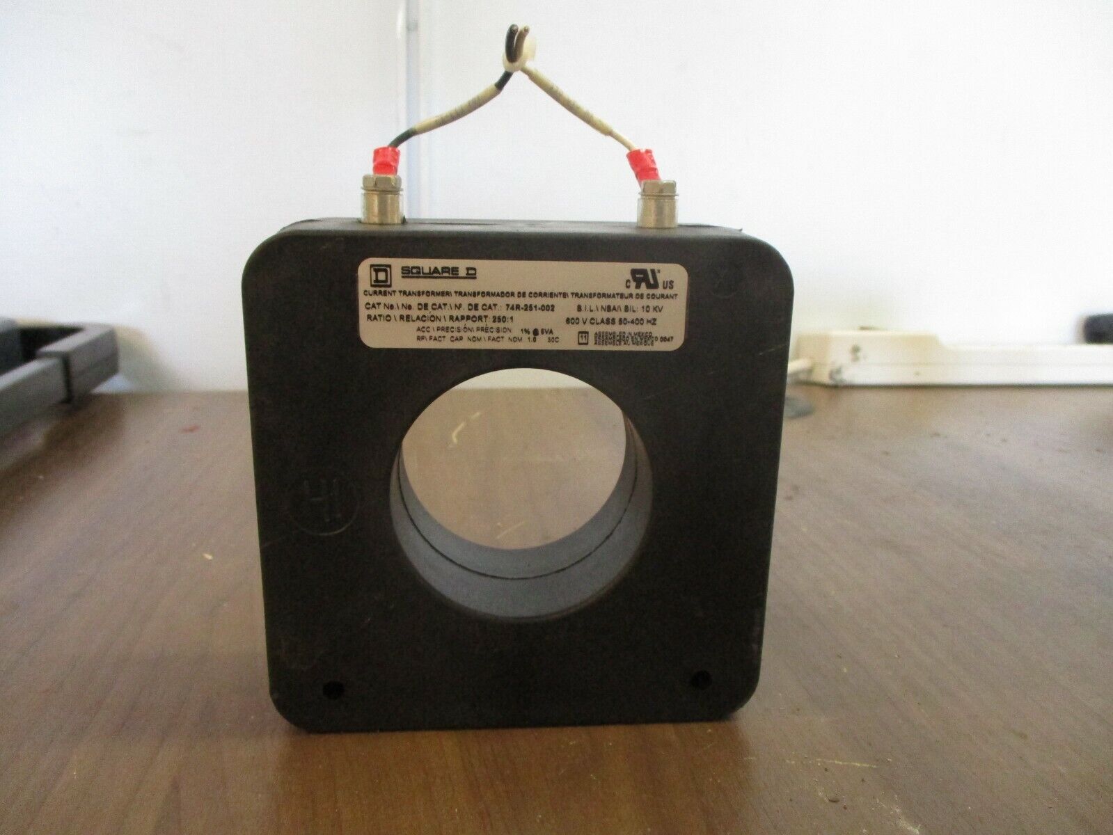 Square D Current Transformer 74R-251-002 Ratio 250:1A 600V 50-400Hz 10kV BIL