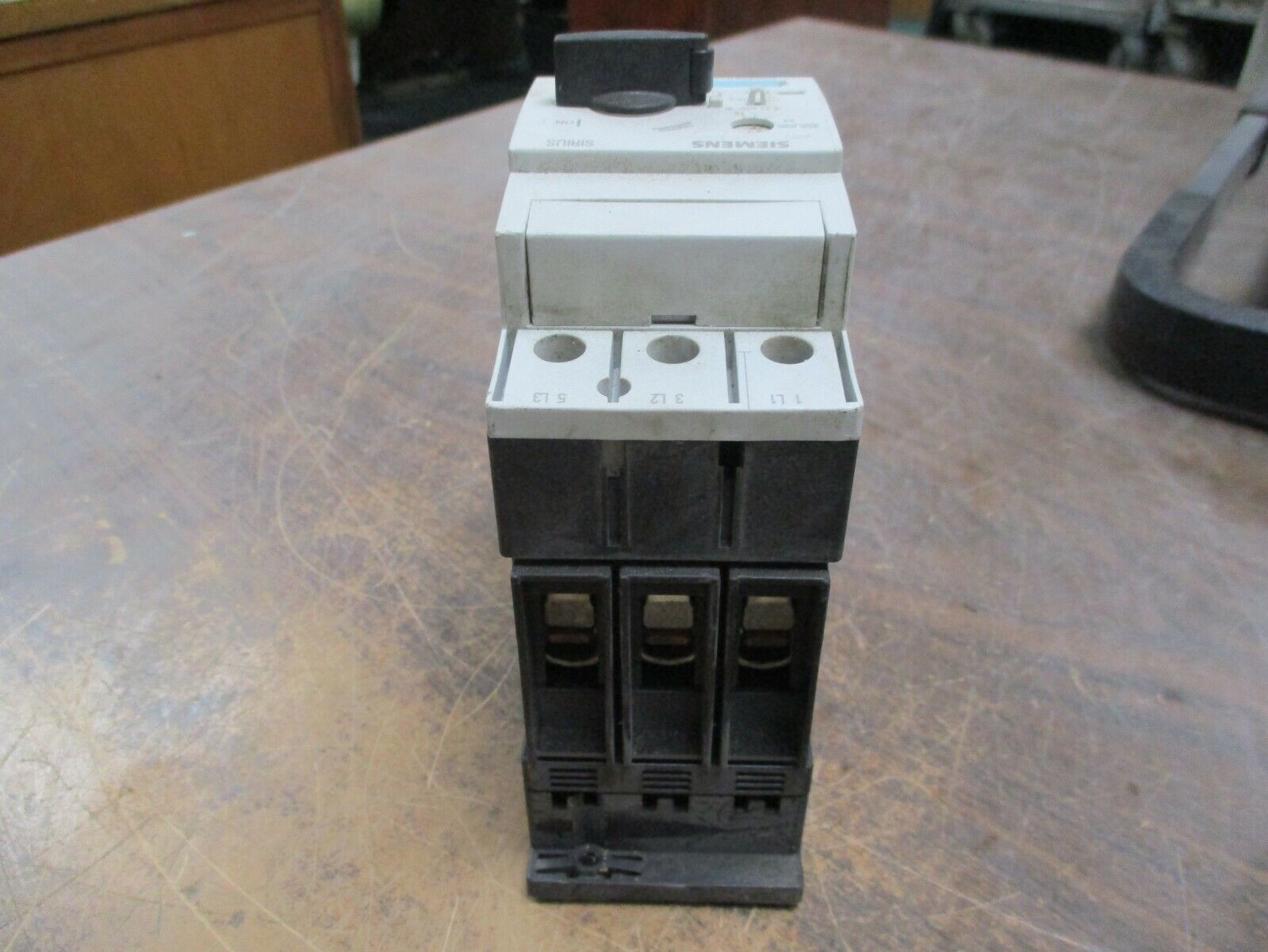 Siemens Sirius Motor Protector 3RV1031-4DA10 Trip: 18-25A Used