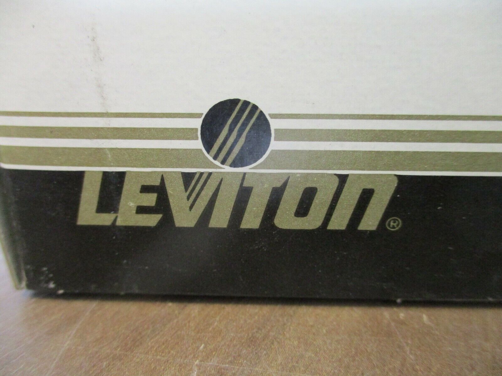 Leviton Locking Connector C2623 30A 250V New Surplus