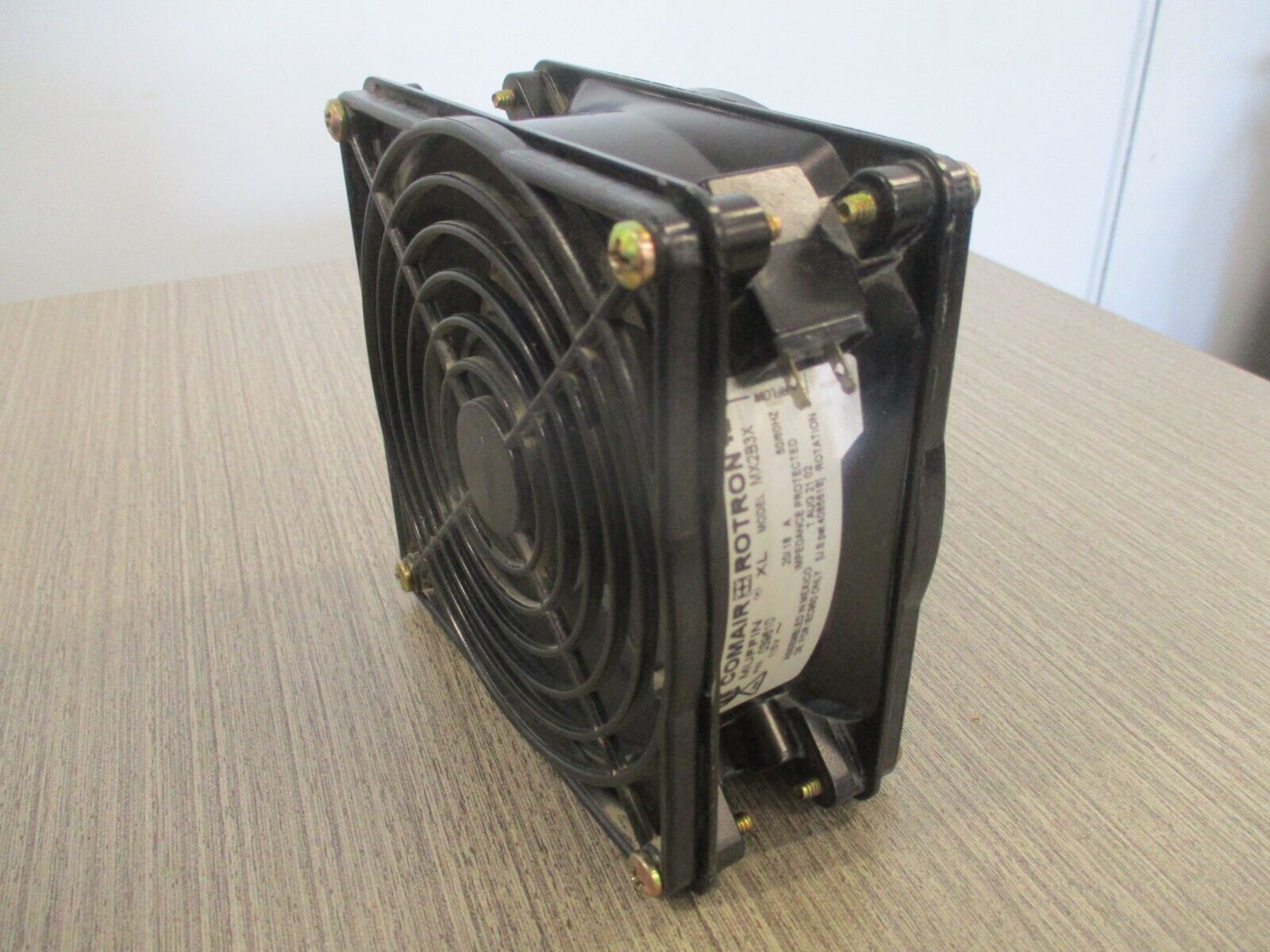 Comair Rotron Muffin XL Fan MX2B3 028422 50/60Hz .20/.18A 115V Used