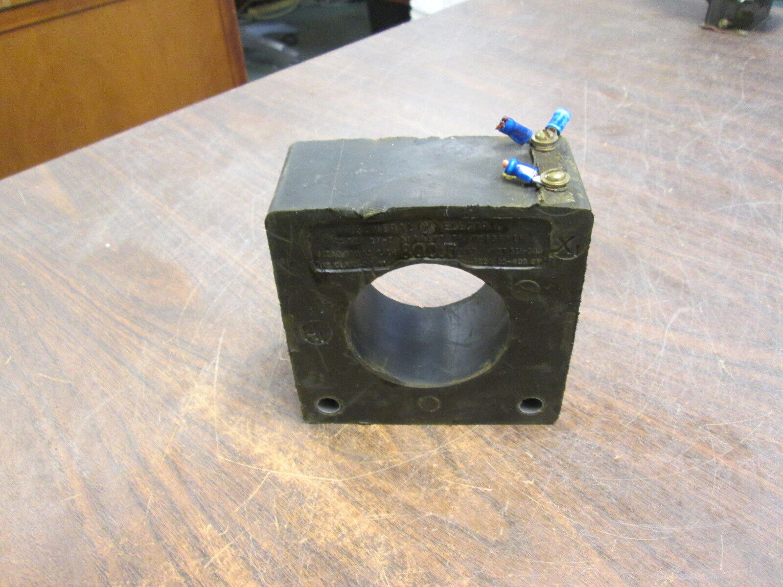 GE Type JCH-0 Current Transformer 631X33 Ratio 800:5A 600V 25-400Hz Used