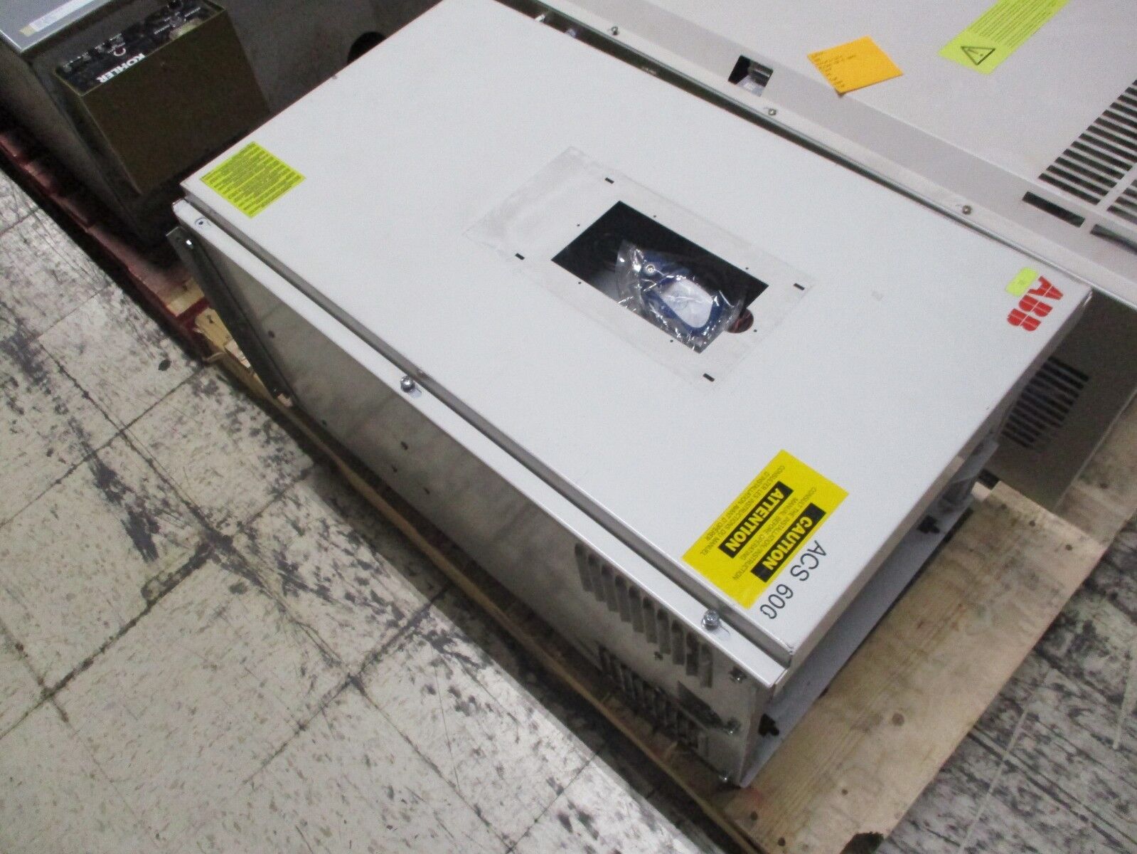 ABB ACS600 AC Drive ACS604-0140-4-000B02009R1 100HP 3Ph Used