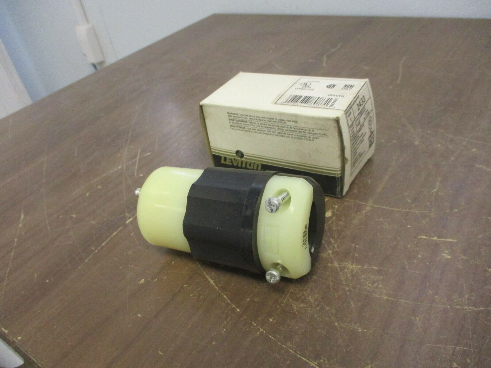 Leviton Locking Connector 2433 20A 480V 3Ph New Surplus