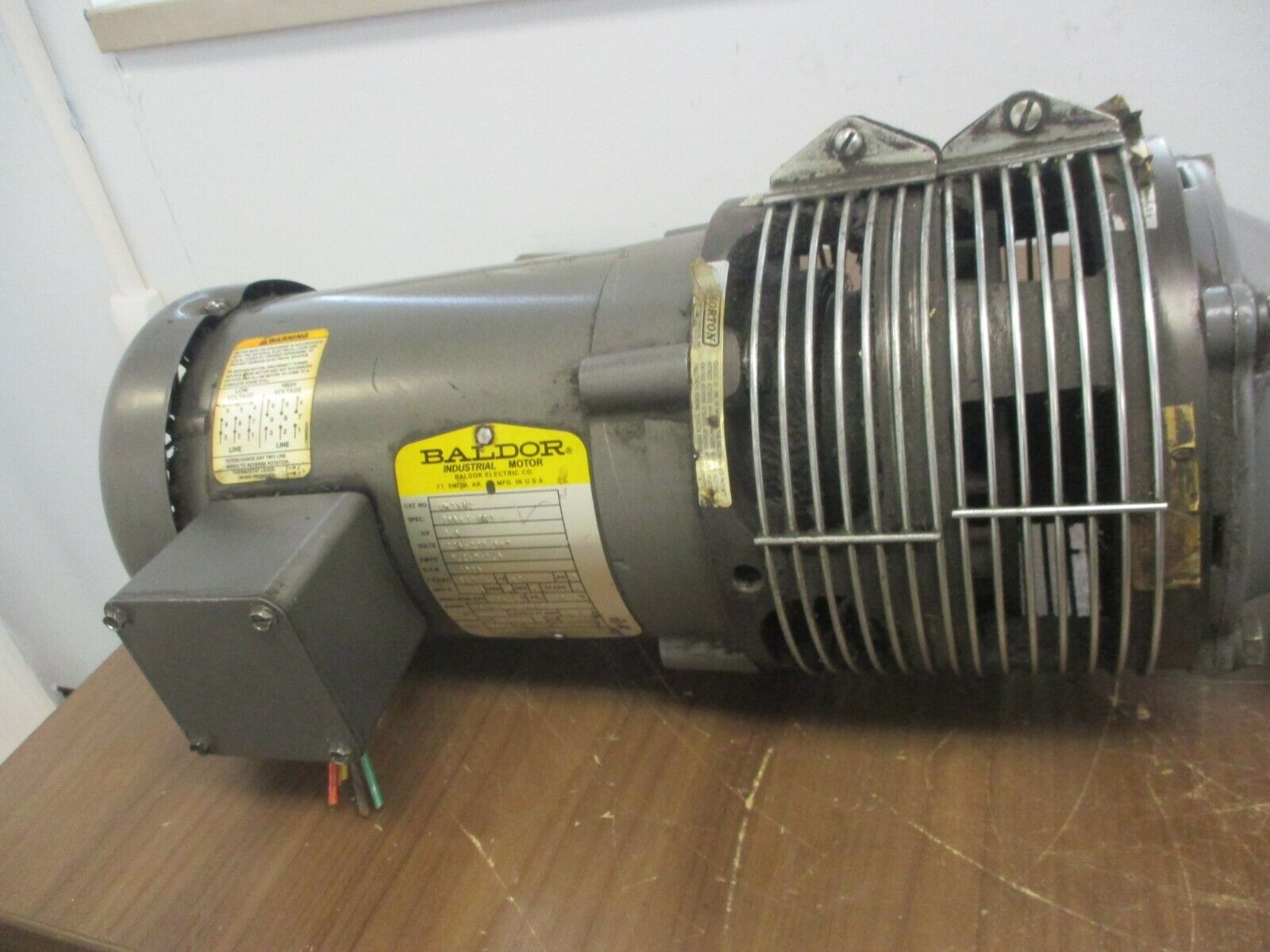 Baldor AC Motor w/ Gear VM3542 3/4HP 1800RPM FR:56C ENCL:TEFC 208-230/460V Used