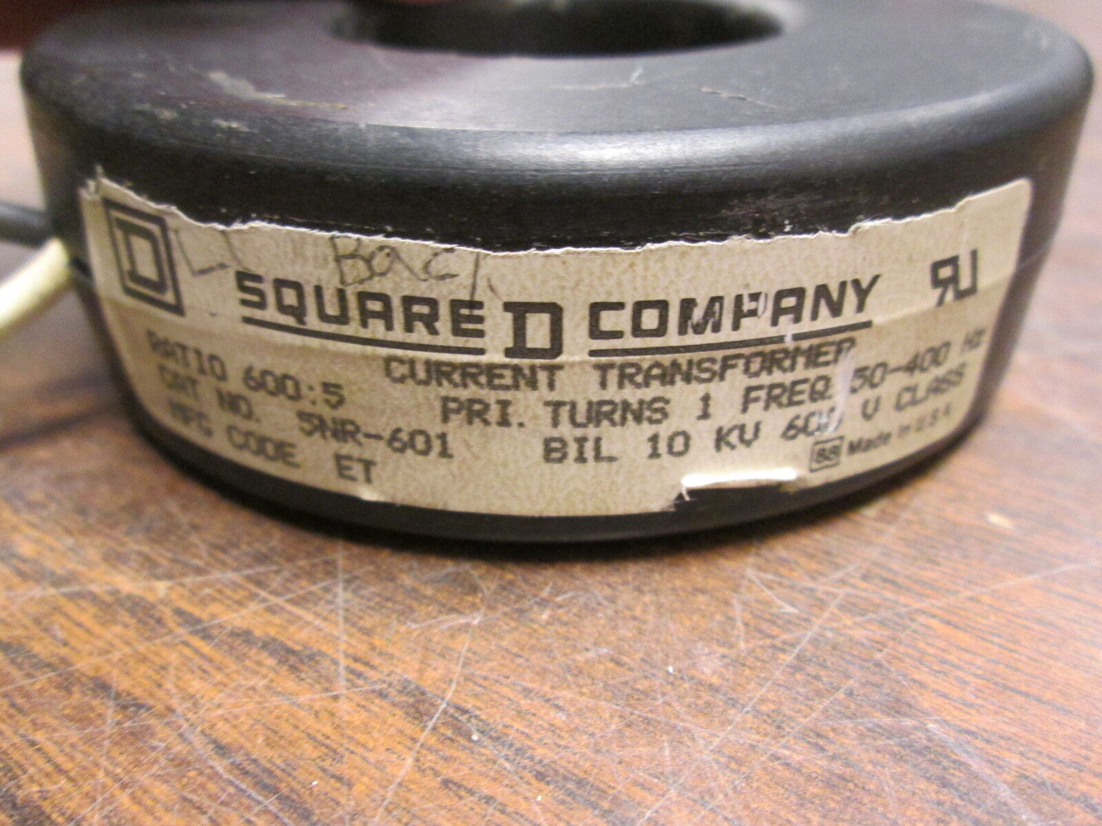 Square D Current Transformer 5NR-601 Ratio 600:5A 600V 50-400Hz 10KV BIL Used