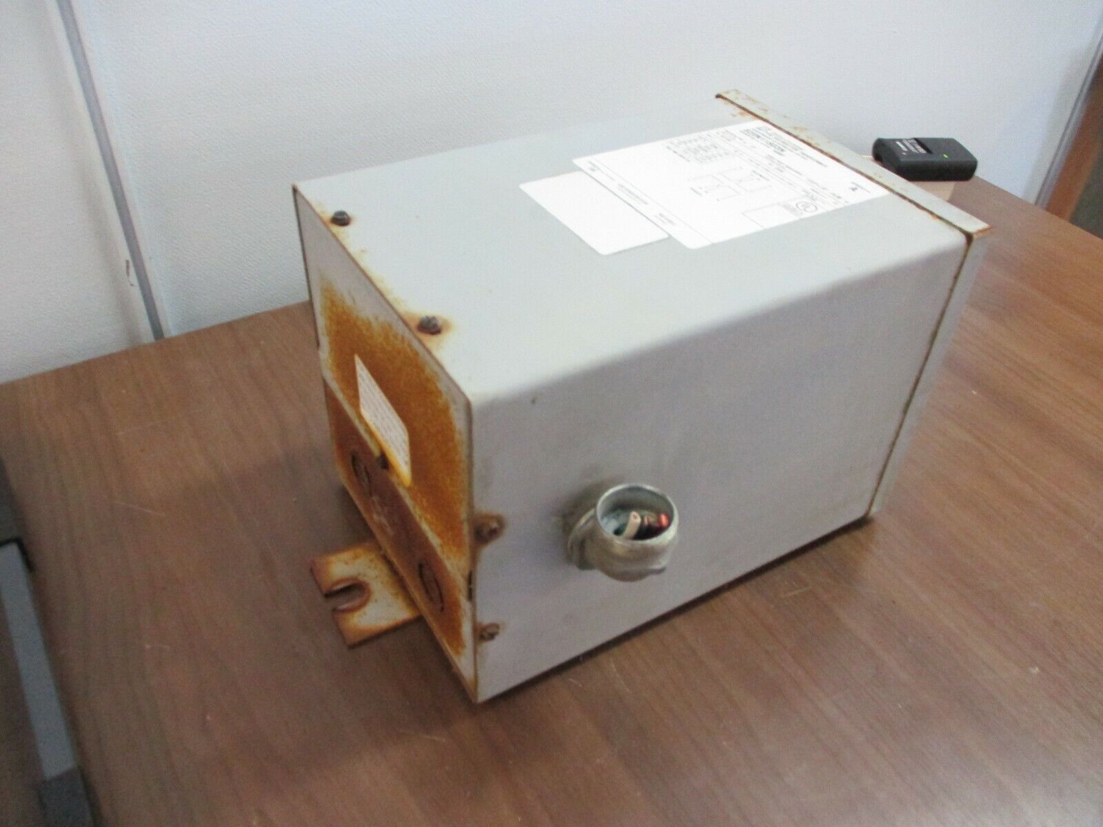 Cutler-Hammer Distribution Transformer S20N11S03N 3kVA Pri: 240/480V 60Hz Used