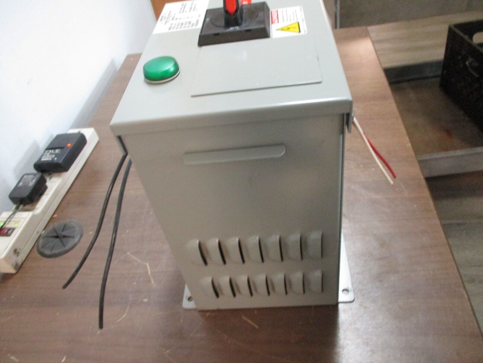 Daykin Transformer GMDGTB-05 1000VA Pri: 480V Sec: 120V 1Ph 60Hz Used