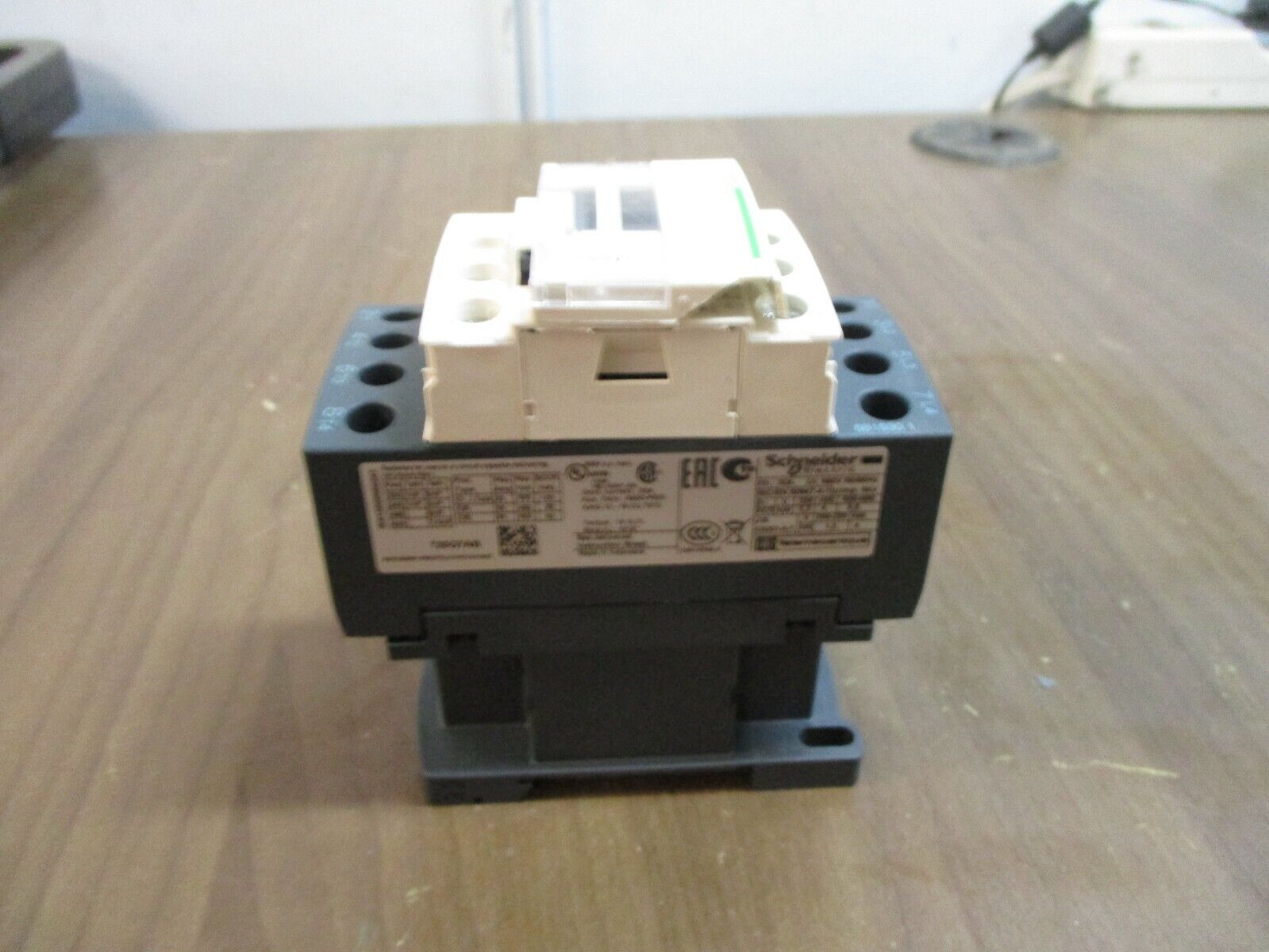 Schneider Electric Contactor LC1DT20 120V Coil *Chipped Plastic* Used